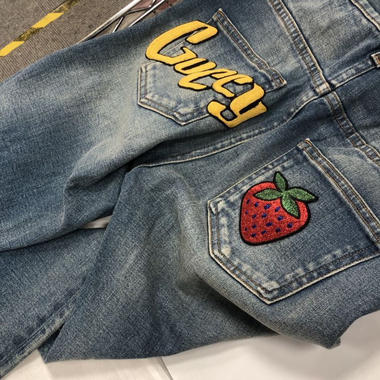 Gucci Gucci Strawberry Embroidery Denim Jeans Size 24 Size 24" / US 00 / IT 34 - 9 Thumbnail