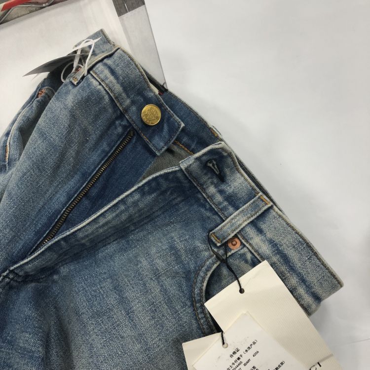 Gucci Gucci Strawberry Embroidery Denim Jeans Size 24 Size 24" / US 00 / IT 34 - 7 Thumbnail