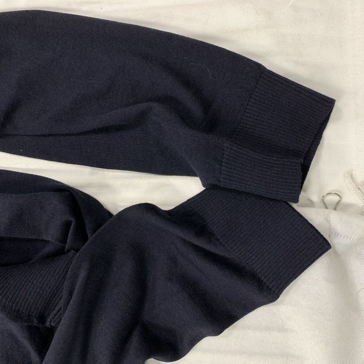 Gucci Gucci Bee Pattern V-Neck Sweater XL Size US XL / EU 56 / 4 - 9 Thumbnail