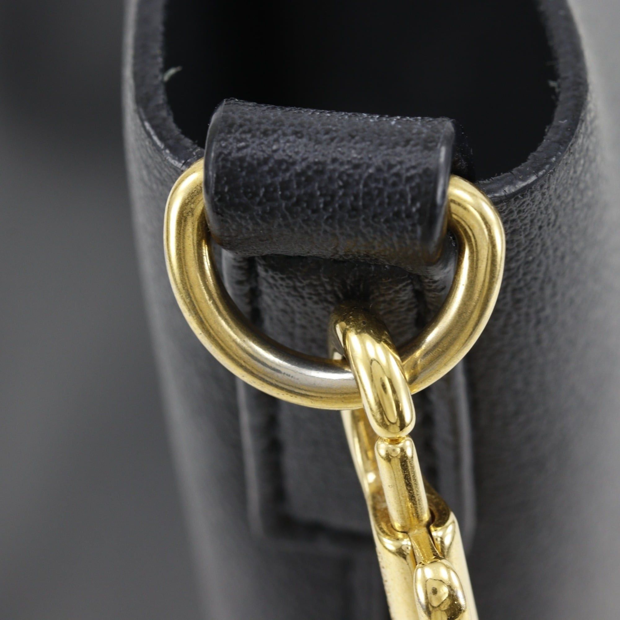 Saint Laurent Paris Saint Laurent Toy Shopping Tote Bag, Handbag/Shoulder 600307, Calfskin, Black, 2-way, A5 size, Magnetic closure, Women's. Size ONE SIZE - 10 Thumbnail