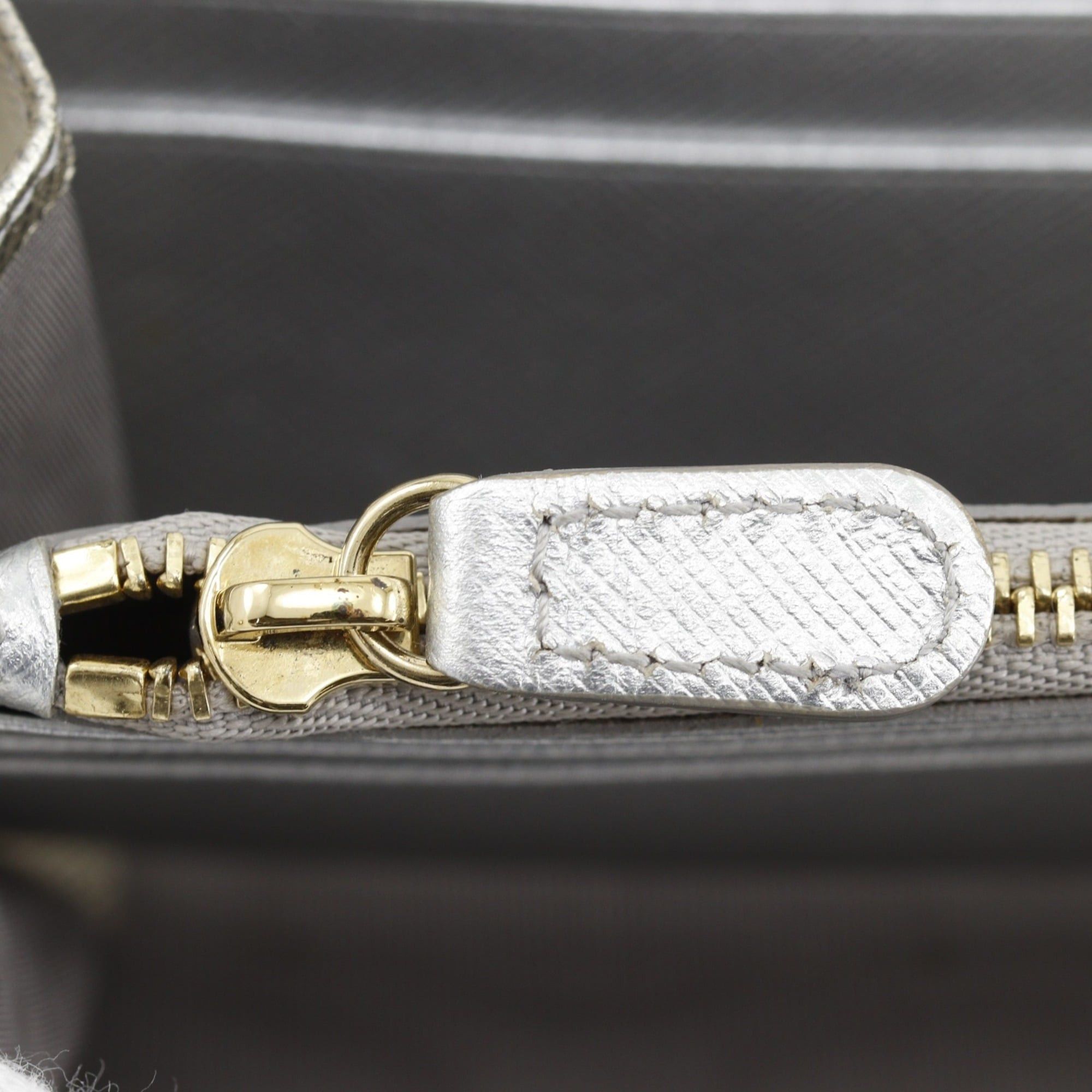 Salvatore Ferragamo Salvatore Ferragamo Vara Ribbon Long Wallet JP-22-C493 Leather Silver Snap Button Women's Size ONE SIZE - 14 Thumbnail