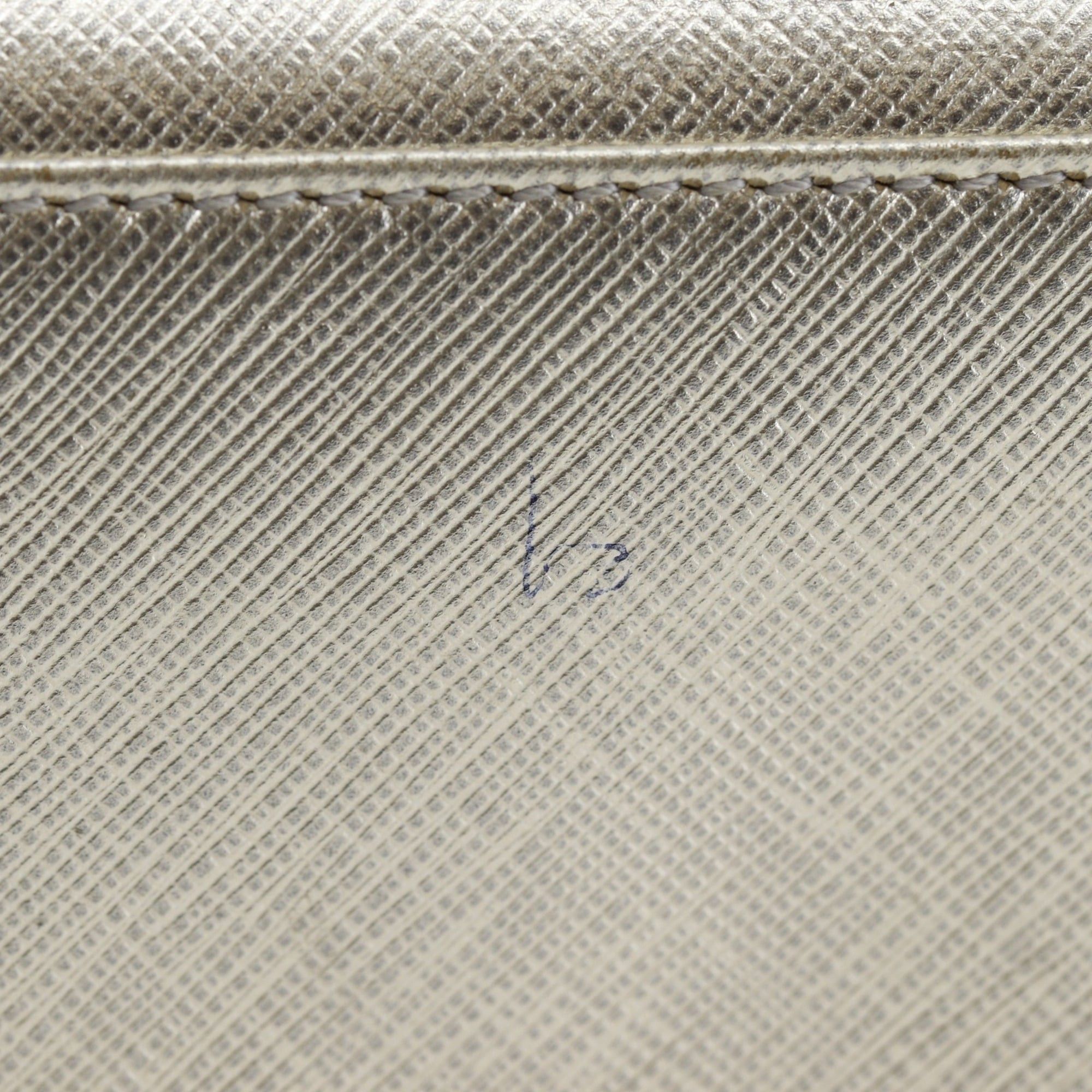 Salvatore Ferragamo Salvatore Ferragamo Vara Ribbon Long Wallet JP-22-C493 Leather Silver Snap Button Women's Size ONE SIZE - 8 Thumbnail