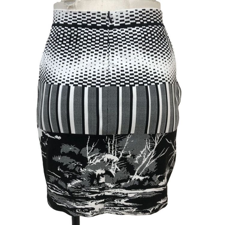 Balenciaga Balenciaga Graphic Print Mini Skirt Size 38 Size 27" / US 4 / IT 40 - 2 Thumbnail