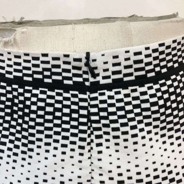 Balenciaga Balenciaga Graphic Print Mini Skirt Size 38 Size 27" / US 4 / IT 40 - 8 Thumbnail