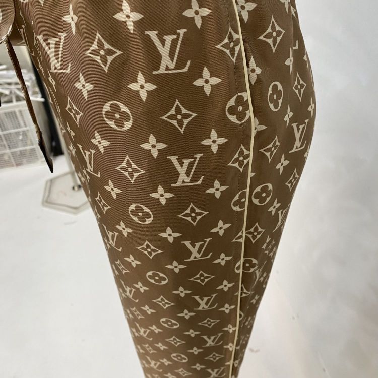 Louis Vuitton Louis Vuitton Monogram Silk Pants Size 38 Size 26" / US 2 / IT 38 - 6 Thumbnail