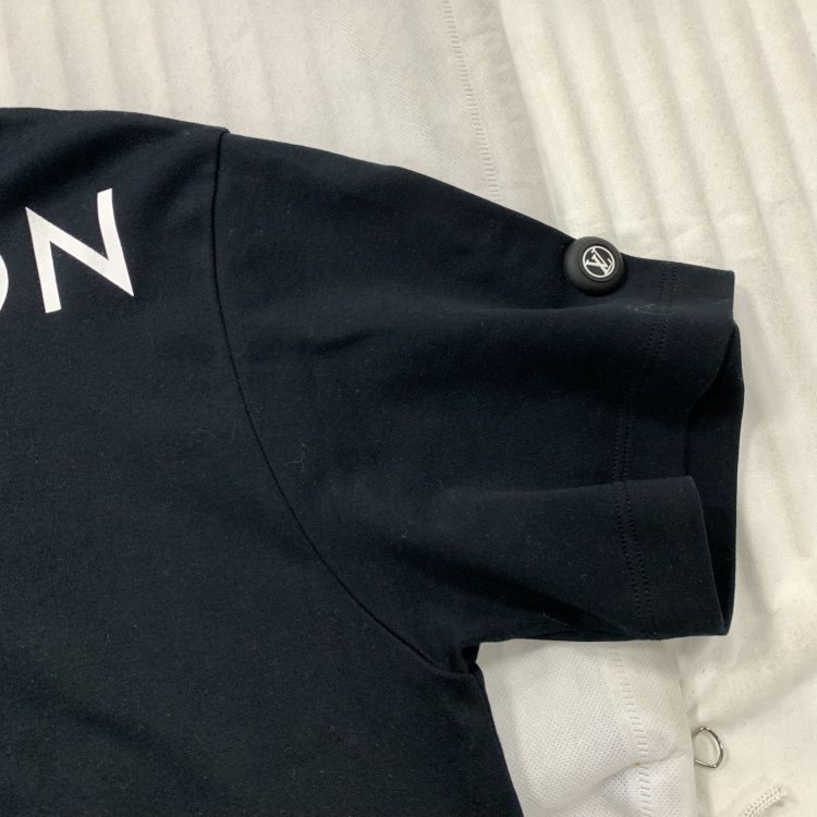 Louis Vuitton Louis Vuitton Logo Print T-Shirt Size M Size US M / EU 48-50 / 2 - 5 Thumbnail