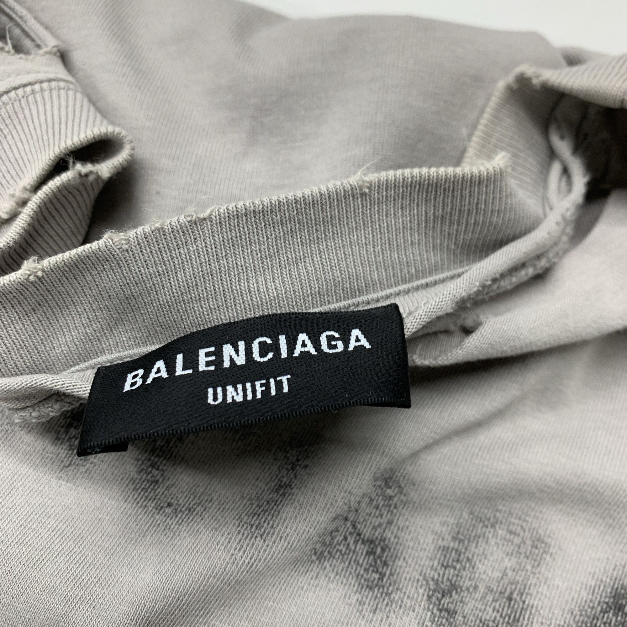 Balenciaga Balenciaga Logo Distressed T-Shirt Size S Size US S / EU 44-46 / 1 - 3 Thumbnail