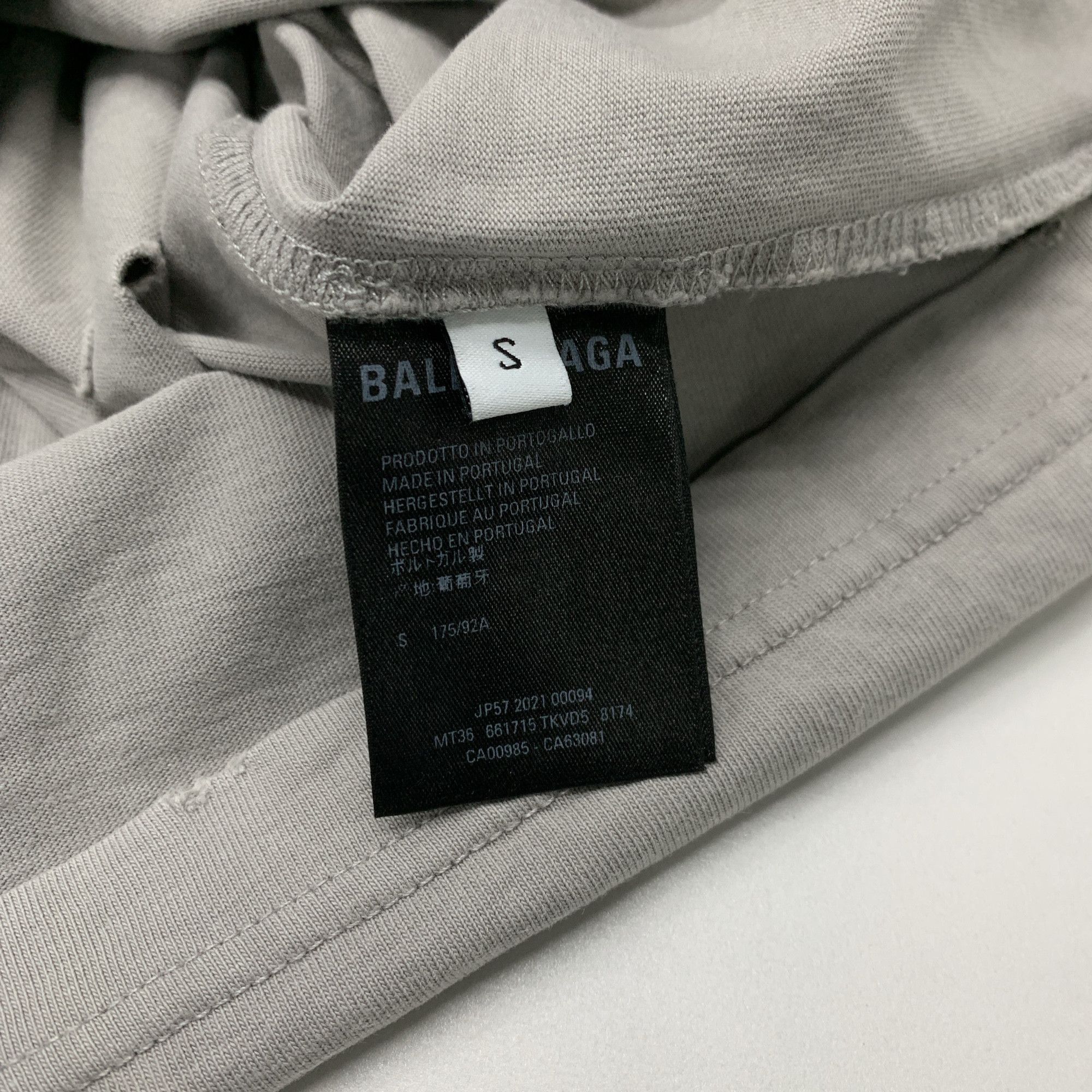 Balenciaga Balenciaga Logo Distressed T-Shirt Size S Size US S / EU 44-46 / 1 - 4 Thumbnail