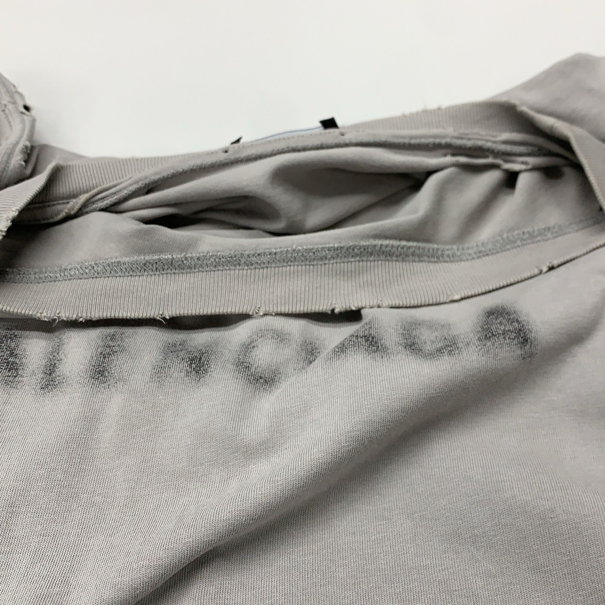 Balenciaga Balenciaga Logo Distressed T-Shirt Size S Size US S / EU 44-46 / 1 - 5 Thumbnail