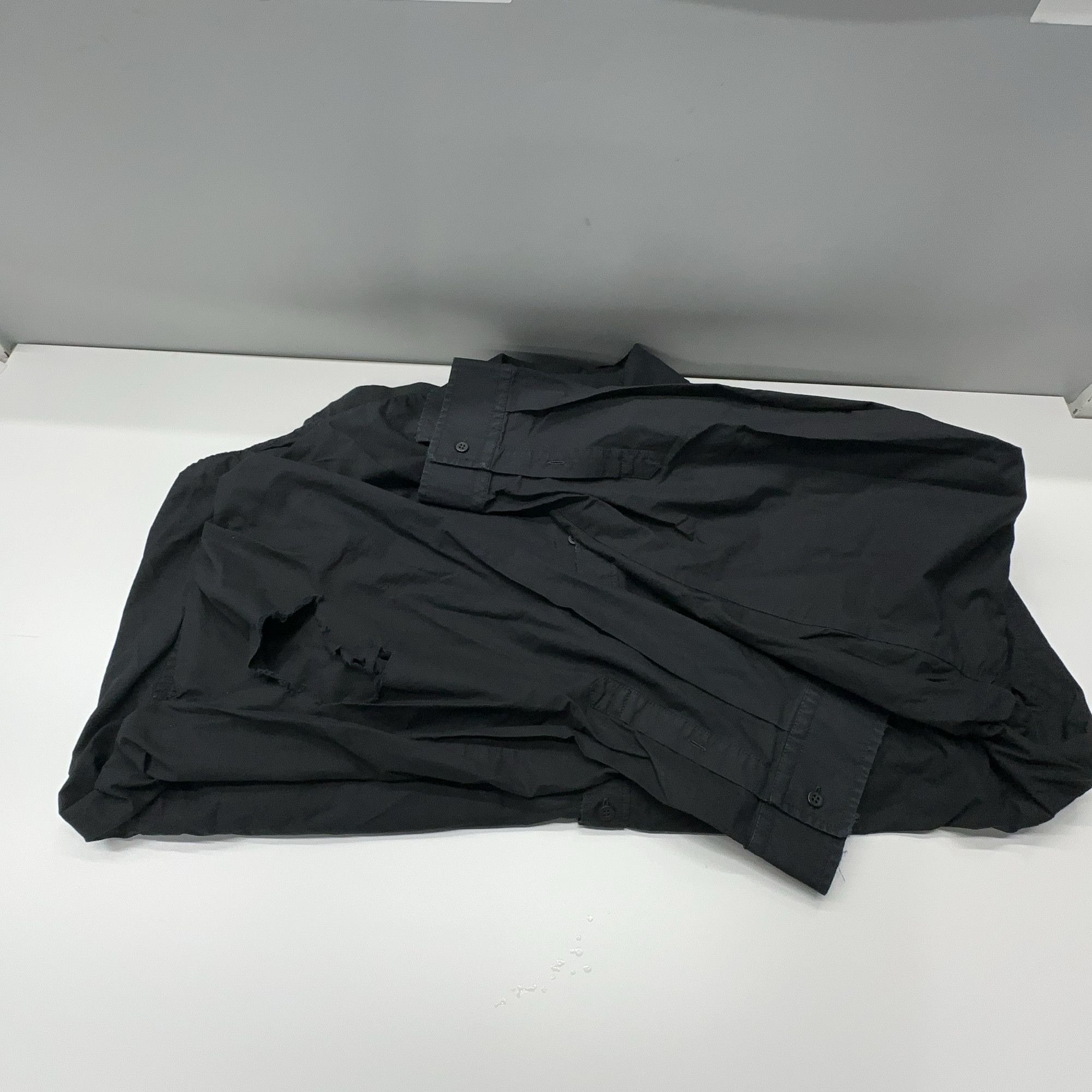 Balenciaga Balenciaga Distressed Button Up Shirt Size M Size US M / EU 48-50 / 2 - 10 Thumbnail