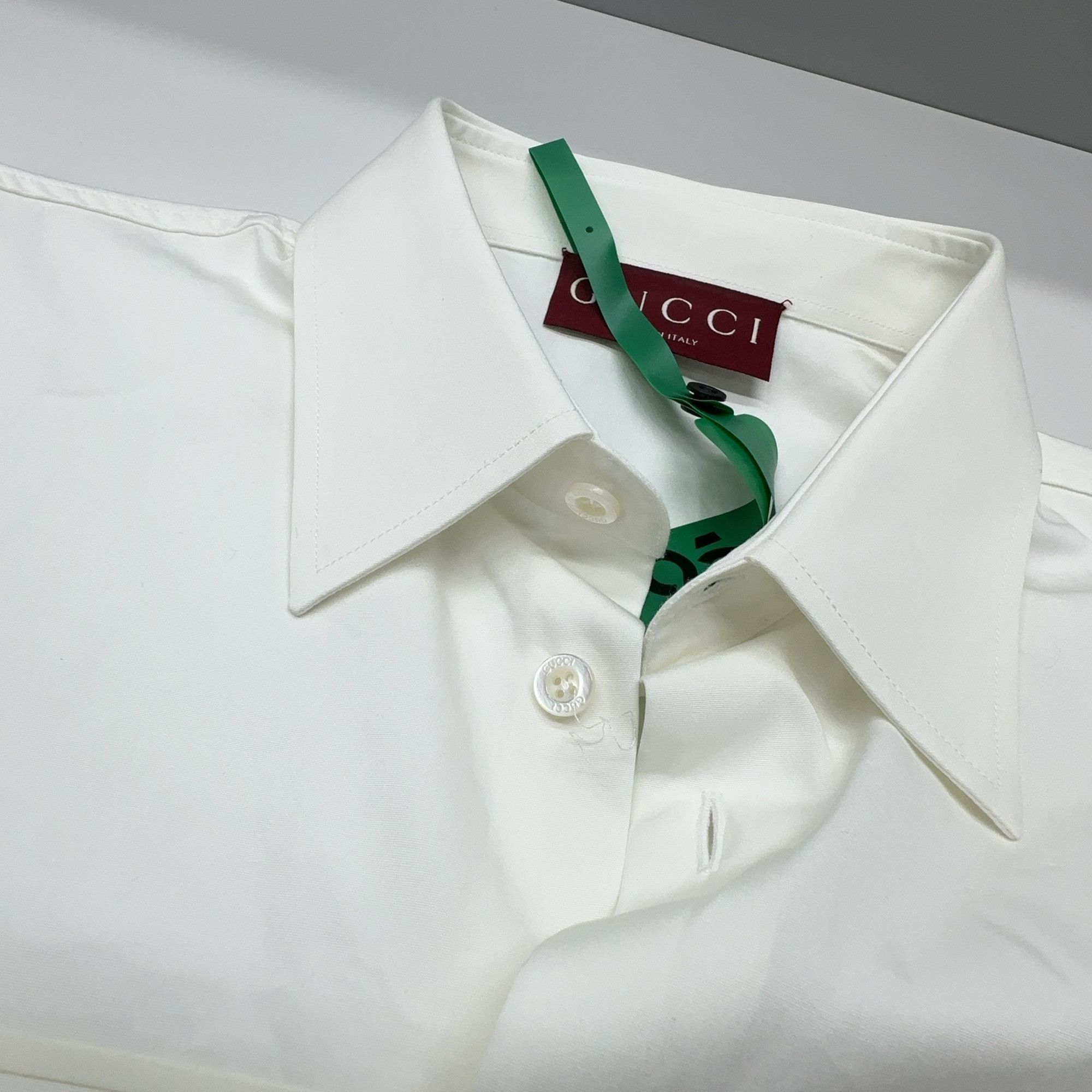 Gucci Gucci Solid Button Up Shirt White Size 48 Size US M / EU 48-50 / 2 - 7 Thumbnail