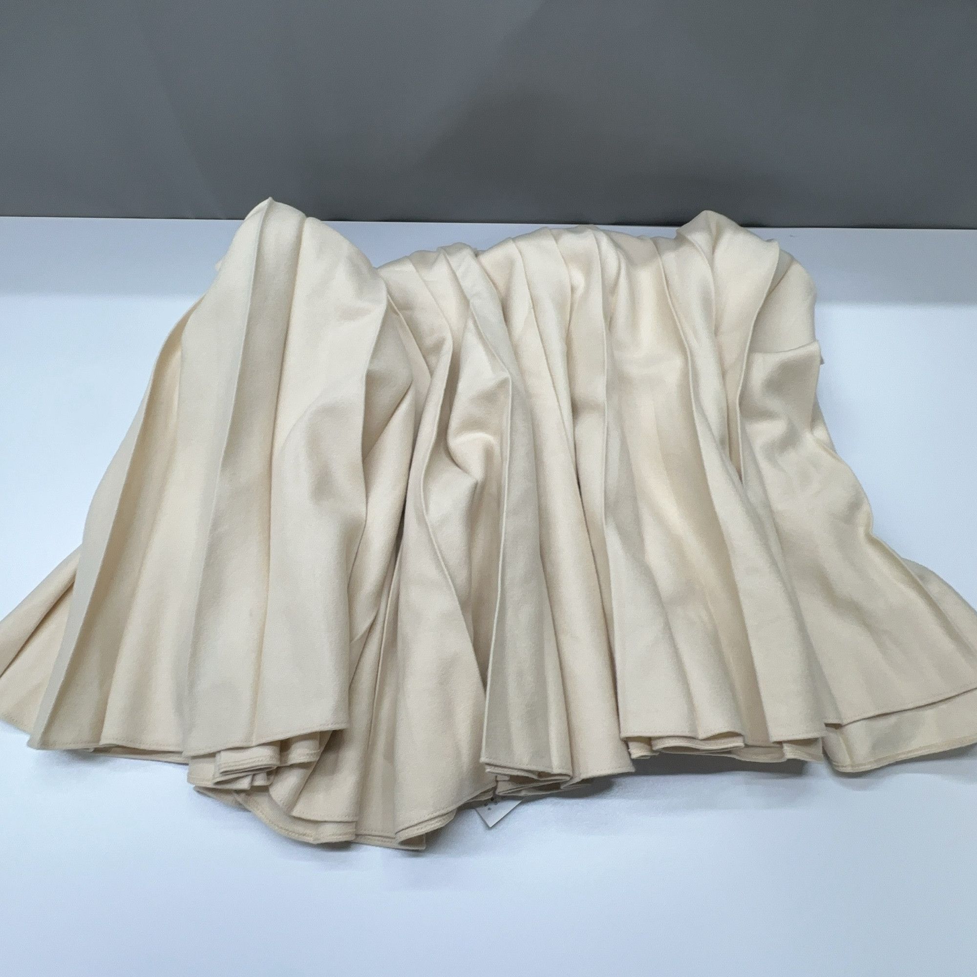 Gucci Gucci Beige Pleated Wool Skirt Size 38 Size 26" / US 2 / IT 38 - 8 Thumbnail
