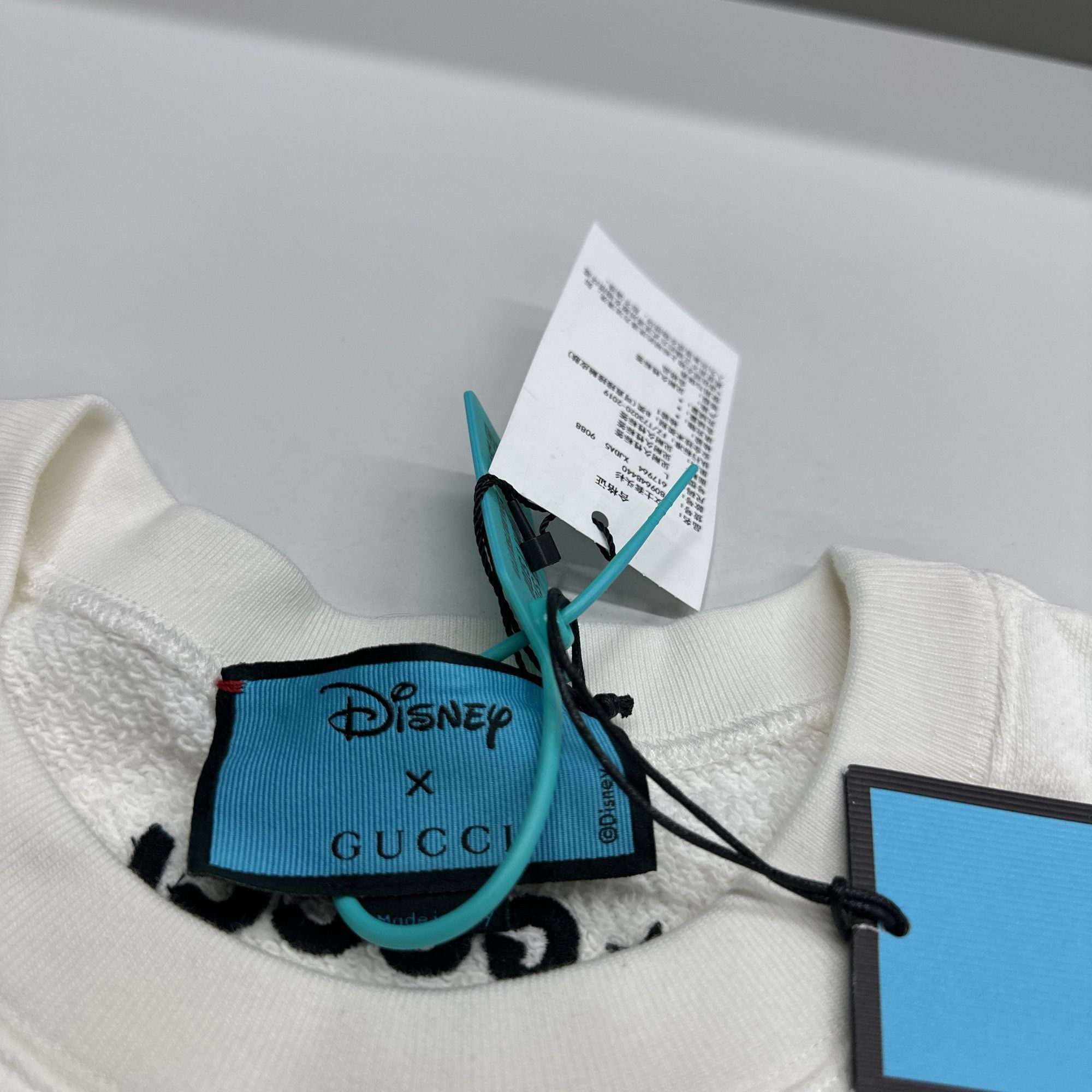 Gucci Gucci x Disney Donald Duck Sweatshirt Size L Size L / US 10 / IT 46 - 3 Thumbnail