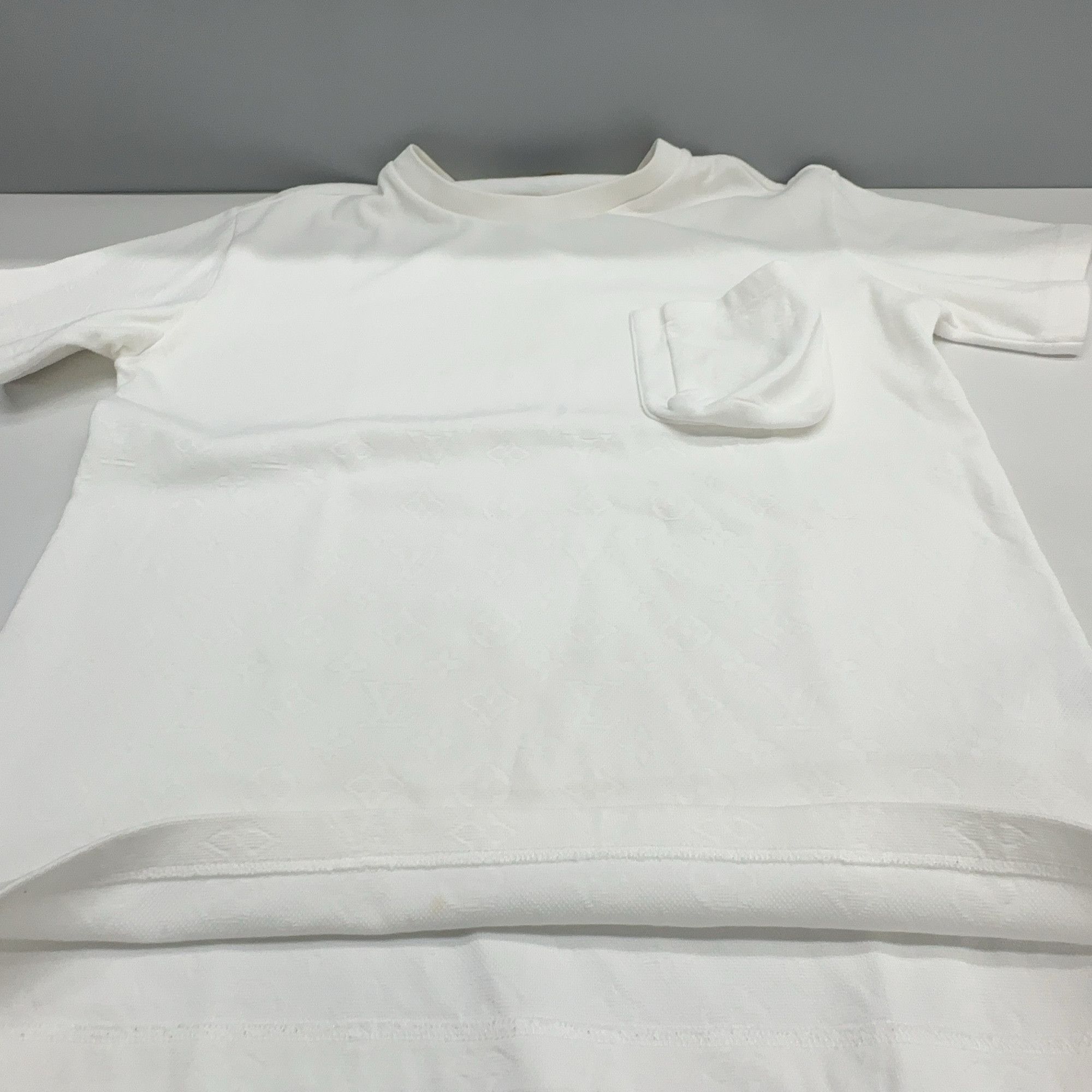 Louis Vuitton Louis Vuitton Monogram Pocket T-Shirt Size S Size US S / EU 44-46 / 1 - 6 Thumbnail