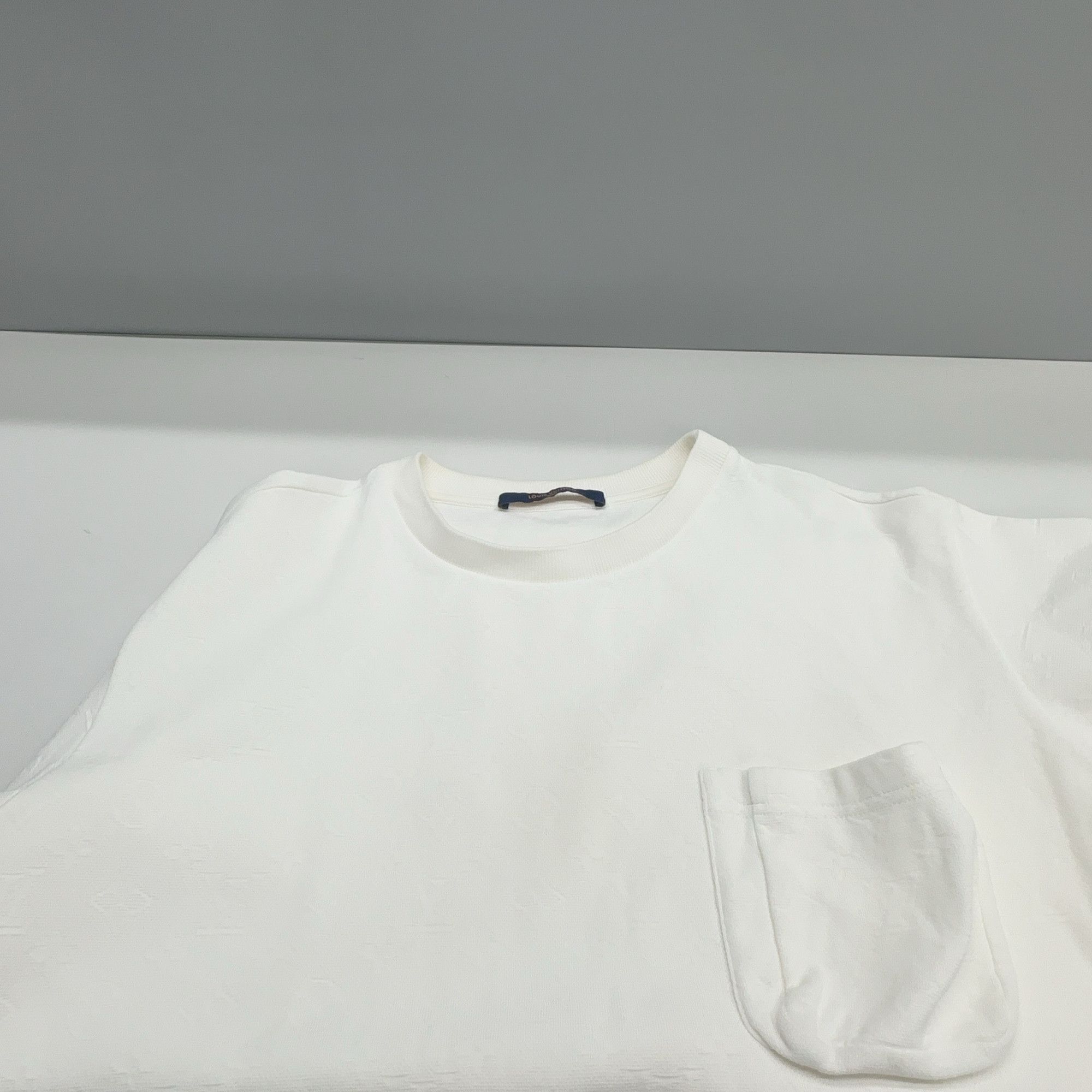 Louis Vuitton Louis Vuitton Monogram Pocket T-Shirt Size S Size US S / EU 44-46 / 1 - 7 Thumbnail