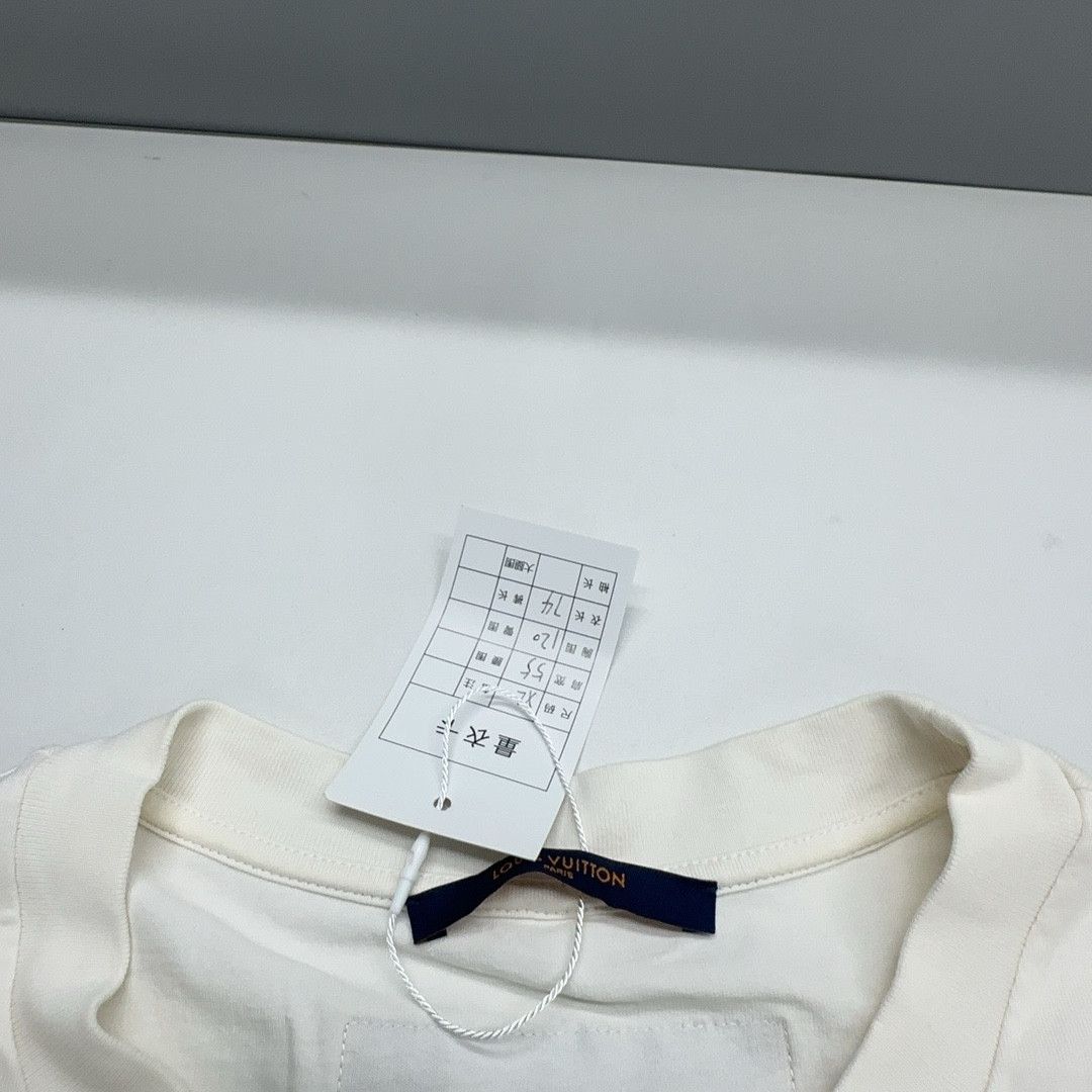 Louis Vuitton Louis Vuitton Handle With Care Graphic T-Shirt Size XL Size US XL / EU 56 / 4 - 4 Thumbnail