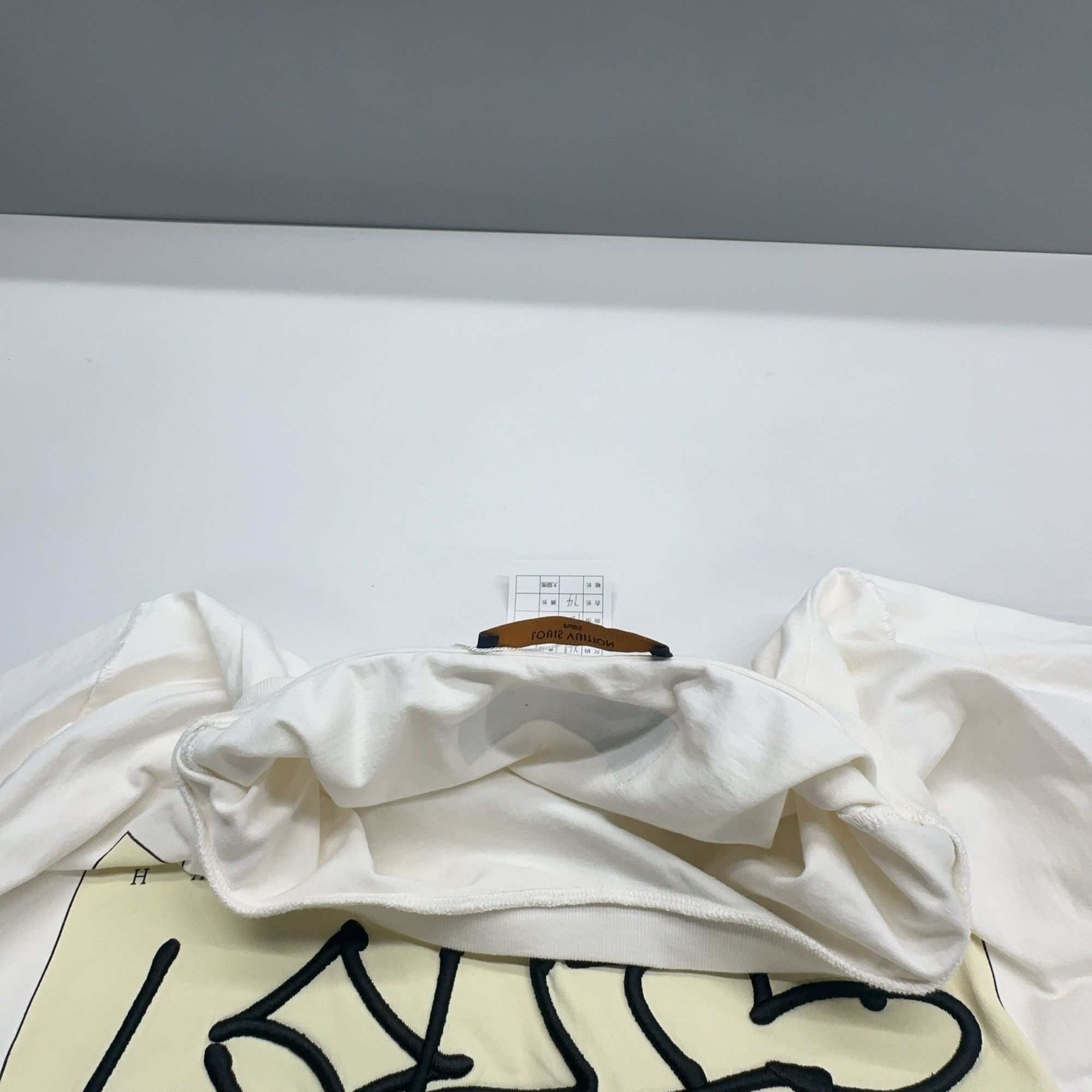 Louis Vuitton Louis Vuitton Handle With Care Graphic T-Shirt Size XL Size US XL / EU 56 / 4 - 5 Thumbnail
