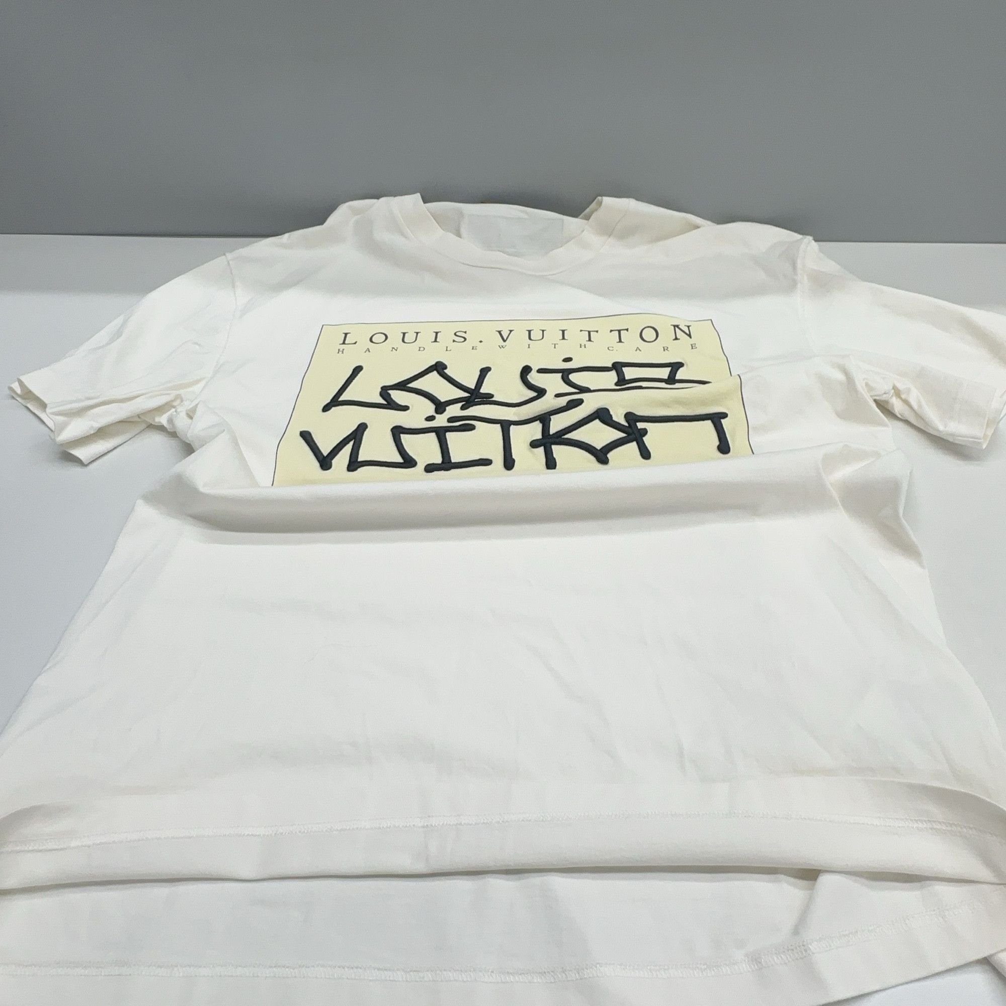 Louis Vuitton Louis Vuitton Handle With Care Graphic T-Shirt Size XL Size US XL / EU 56 / 4 - 6 Thumbnail