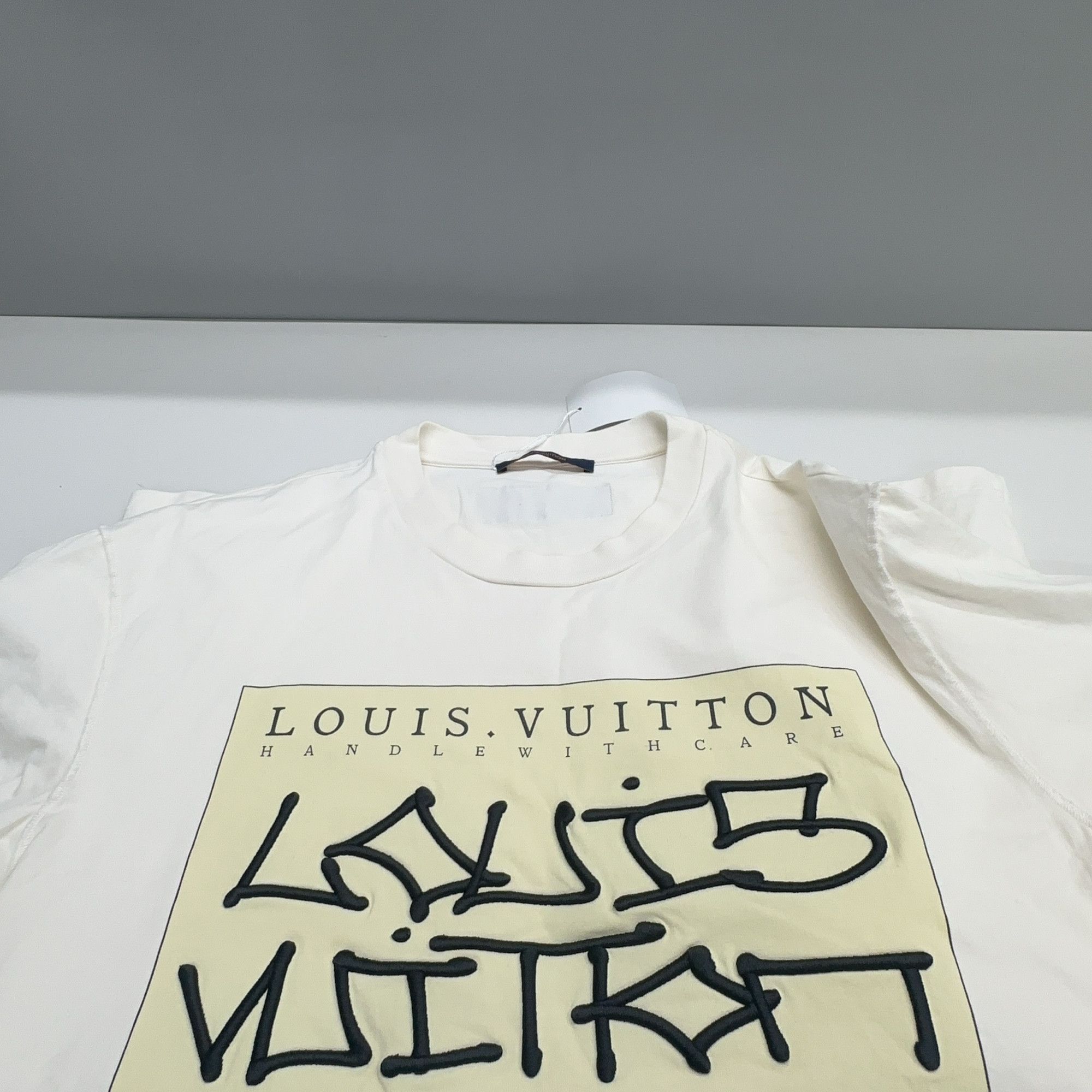 Louis Vuitton Louis Vuitton Handle With Care Graphic T-Shirt Size XL Size US XL / EU 56 / 4 - 7 Thumbnail