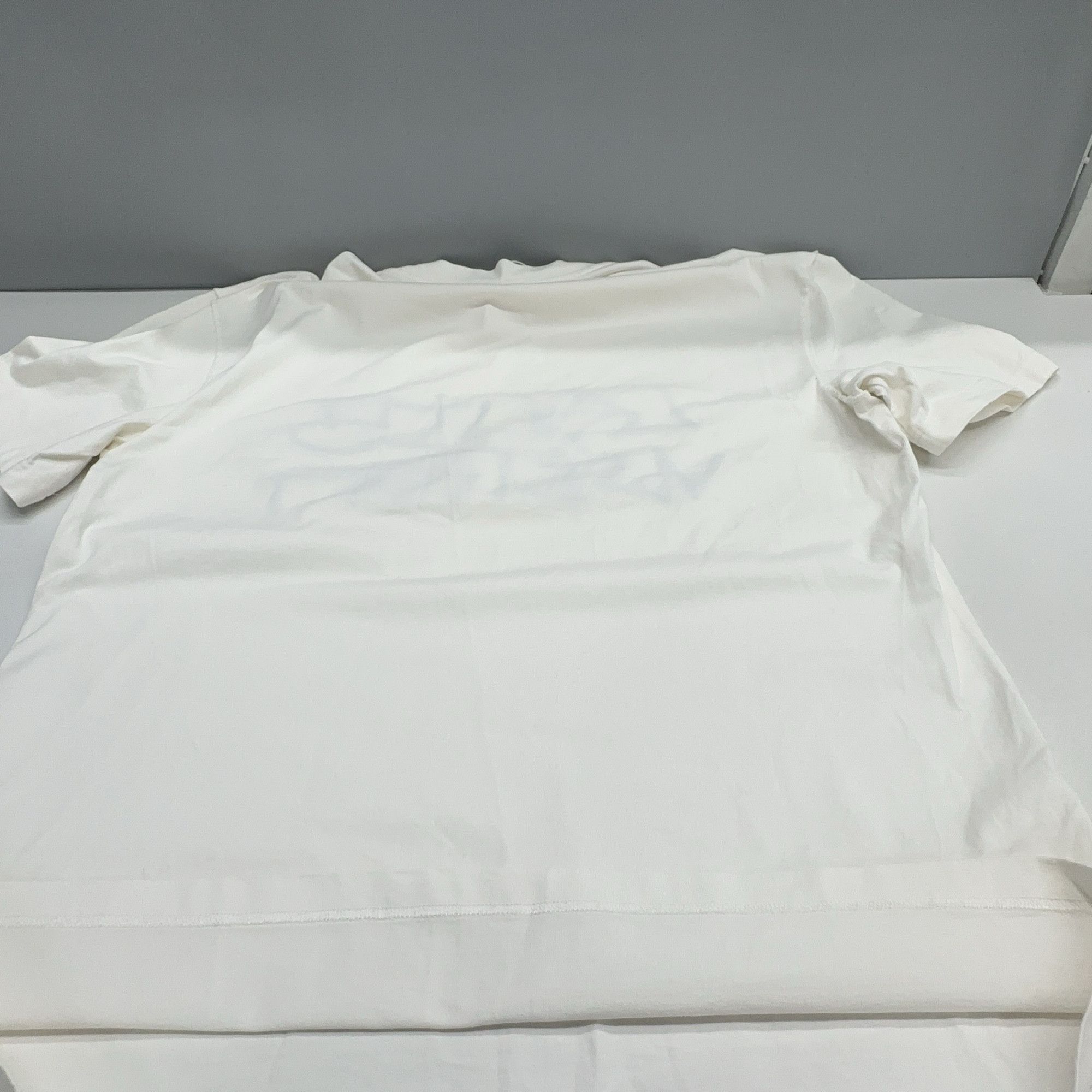 Louis Vuitton Louis Vuitton Handle With Care Graphic T-Shirt Size XL Size US XL / EU 56 / 4 - 10 Thumbnail