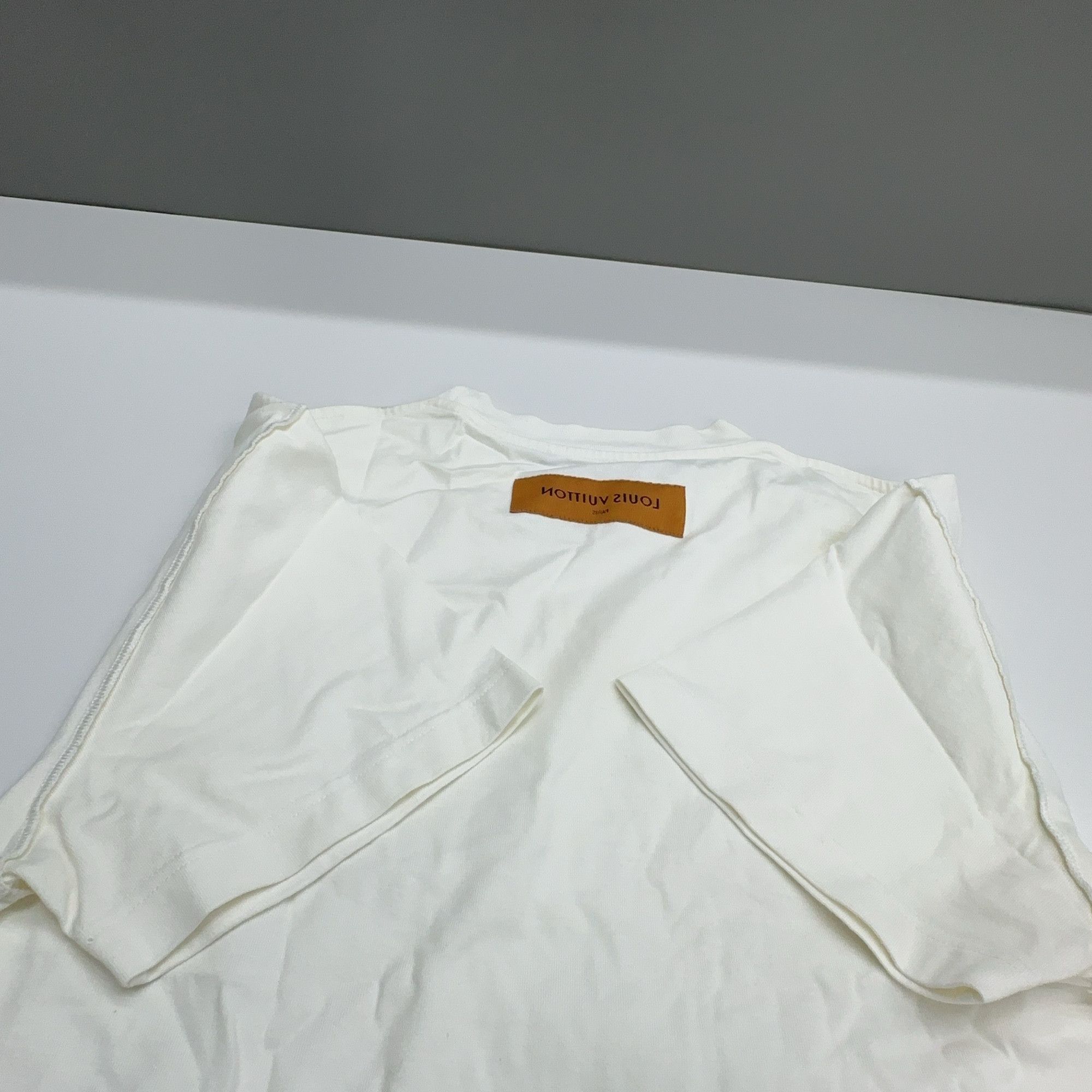 Louis Vuitton Louis Vuitton Logo Embossed T-Shirt Size XS Size US XS / EU 42 / 0 - 10 Thumbnail