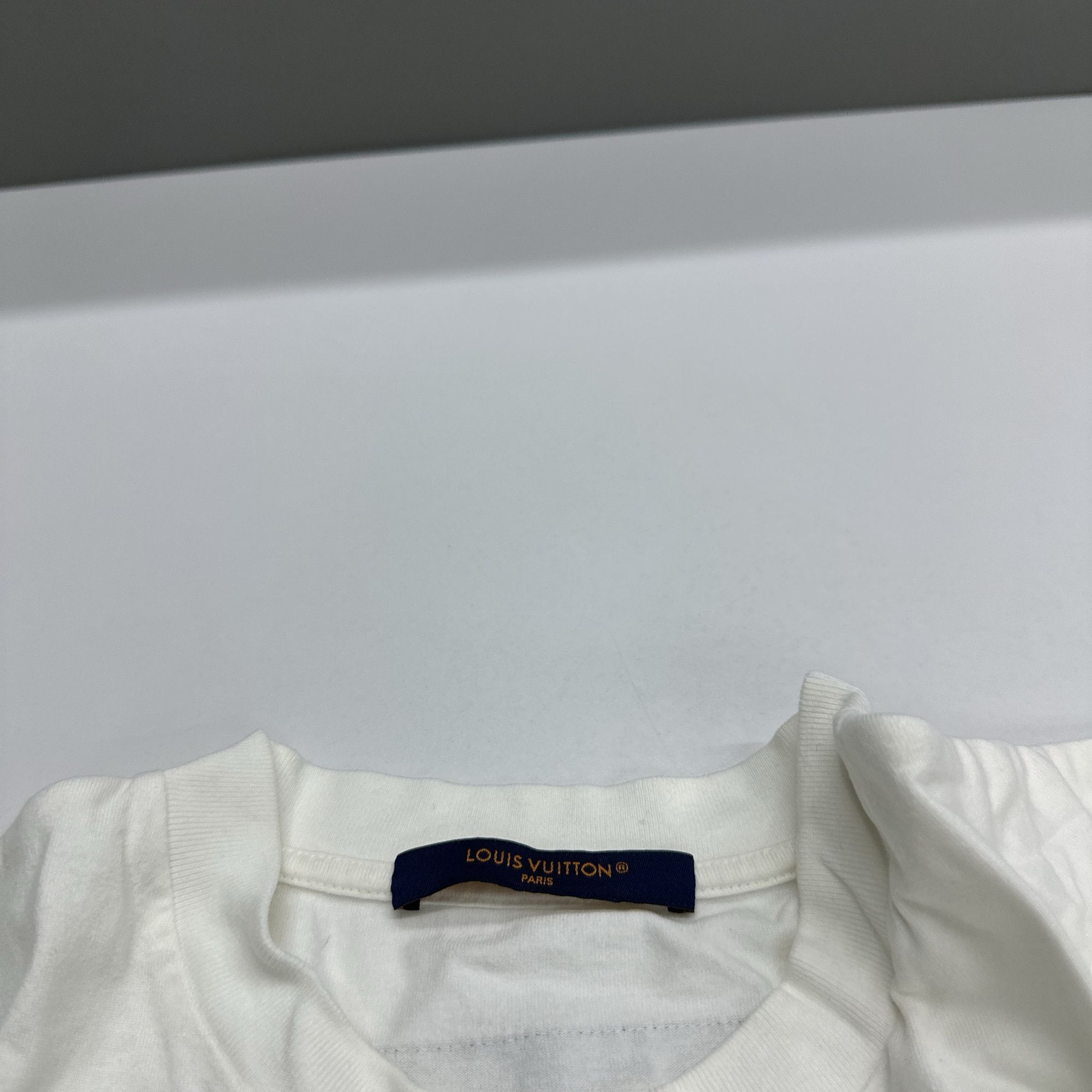 Louis Vuitton Louis Vuitton Logo Embossed T-Shirt Size XS Size US XS / EU 42 / 0 - 3 Thumbnail