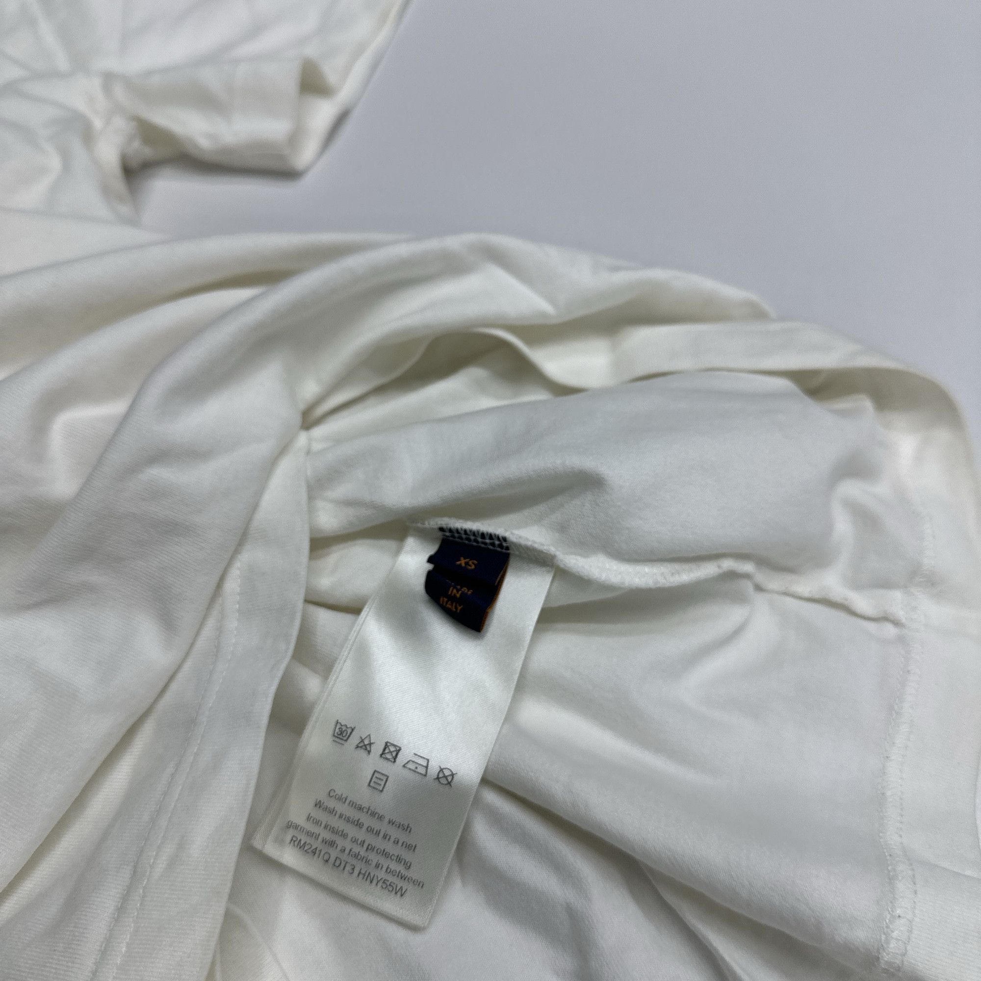 Louis Vuitton Louis Vuitton Logo Embossed T-Shirt Size XS Size US XS / EU 42 / 0 - 4 Thumbnail
