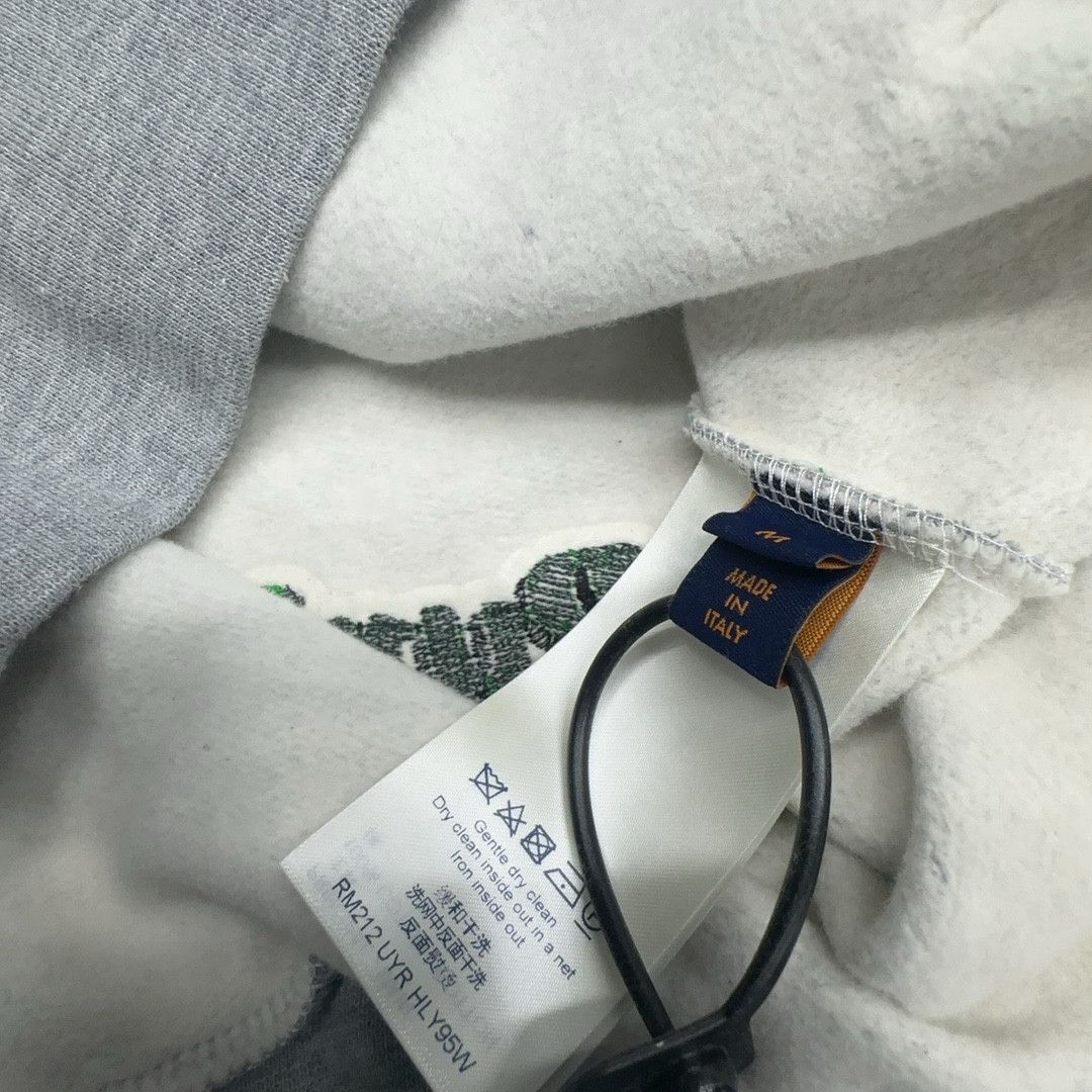 Louis Vuitton Louis Vuitton Tourist vs. Purist Hoodie Size M Size US M / EU 48-50 / 2 - 3 Thumbnail