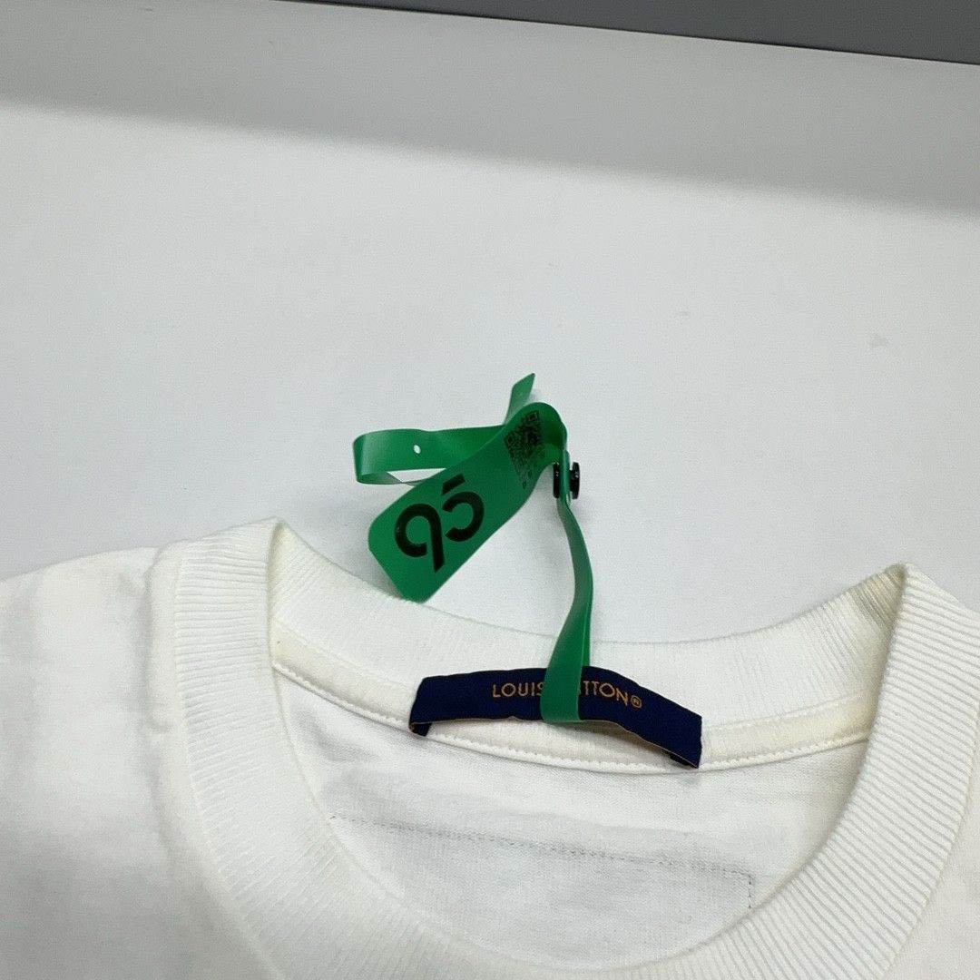 Louis Vuitton Louis Vuitton Rainbow Graphic T-Shirt Size S Size US S / EU 44-46 / 1 - 4 Thumbnail
