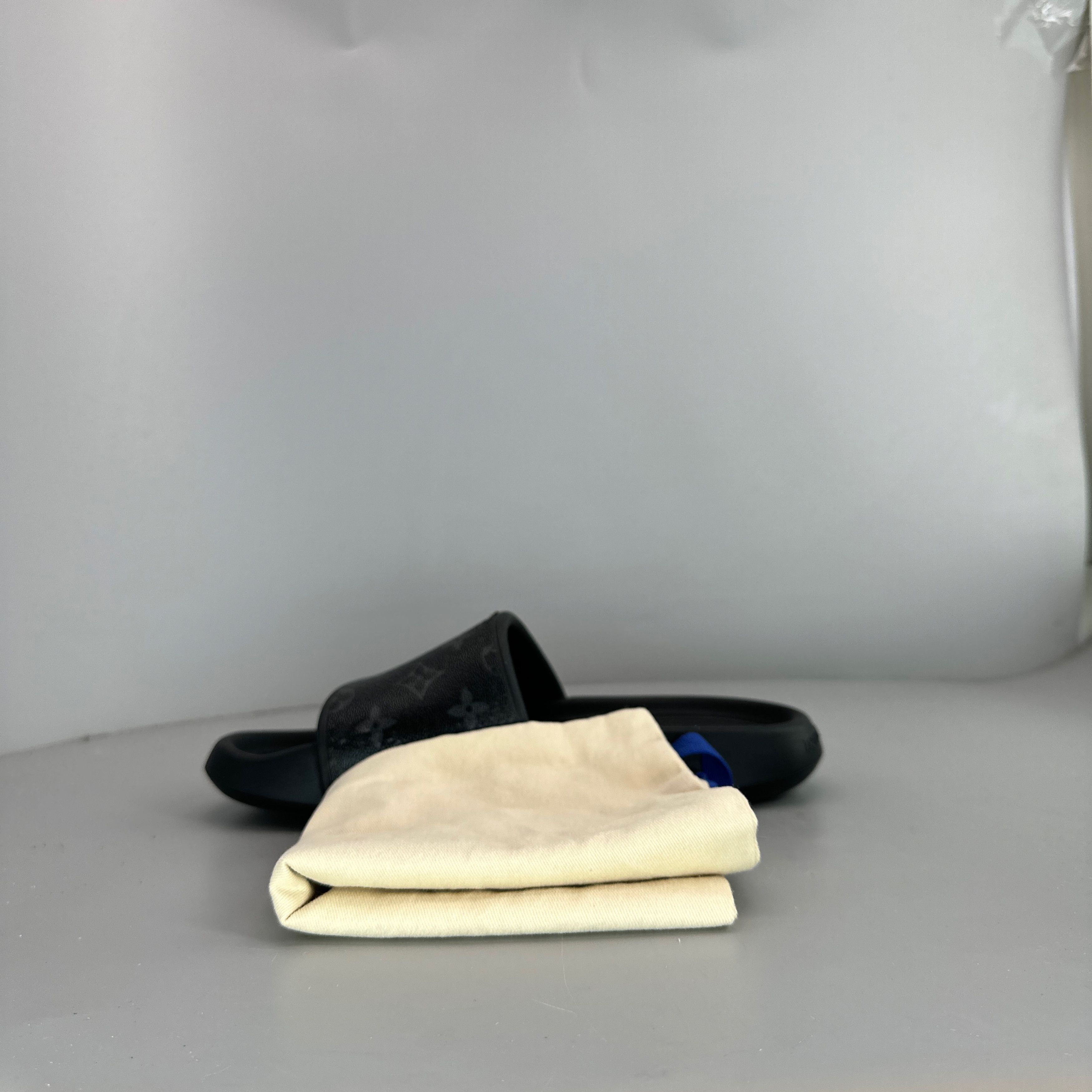 Louis Vuitton Louis Vuitton Monogram Eclipse Waterfront Slides Size 6 Size US 6 / EU 39 - 10 Thumbnail
