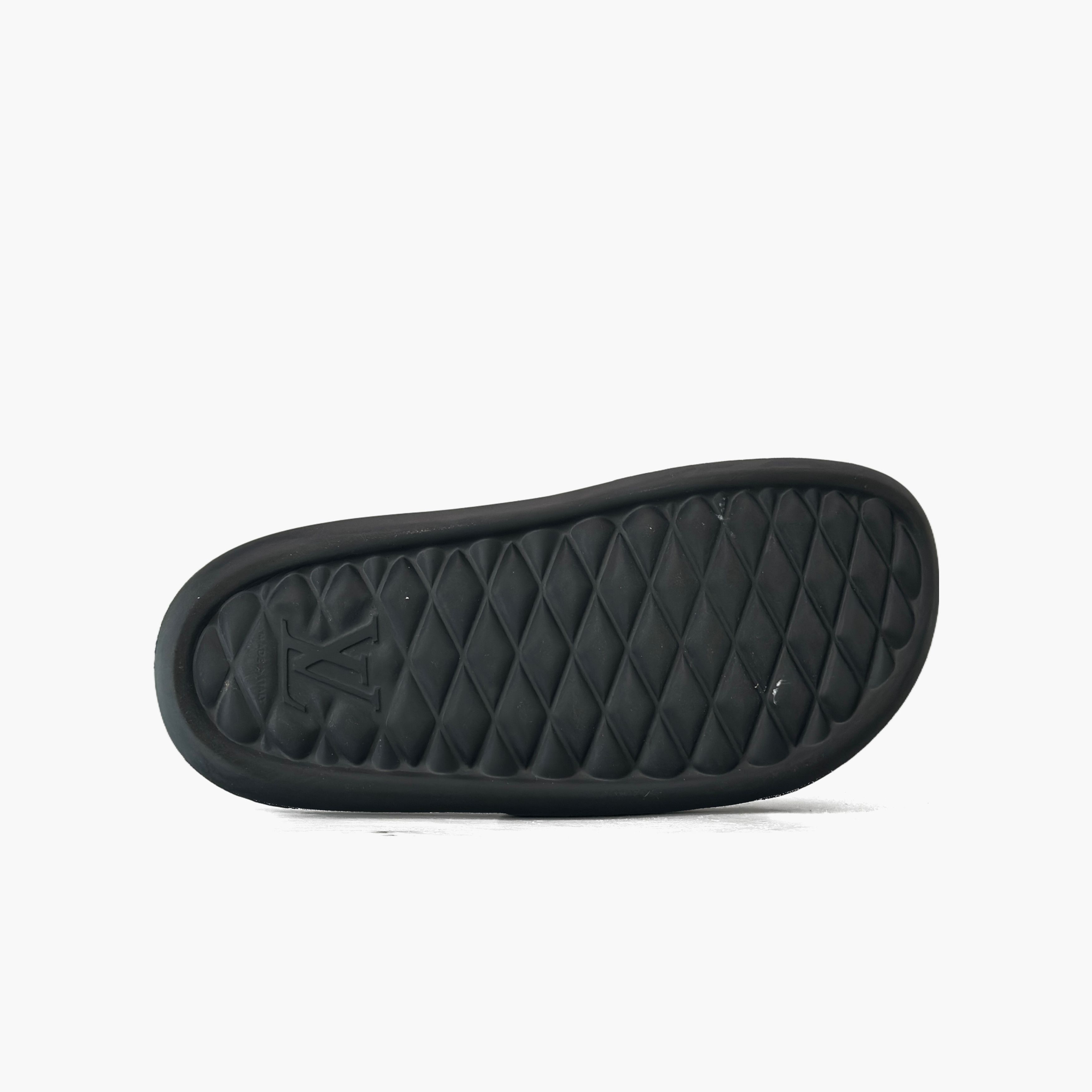 Louis Vuitton Louis Vuitton Monogram Eclipse Waterfront Slides Size 6 Size US 6 / EU 39 - 7 Thumbnail