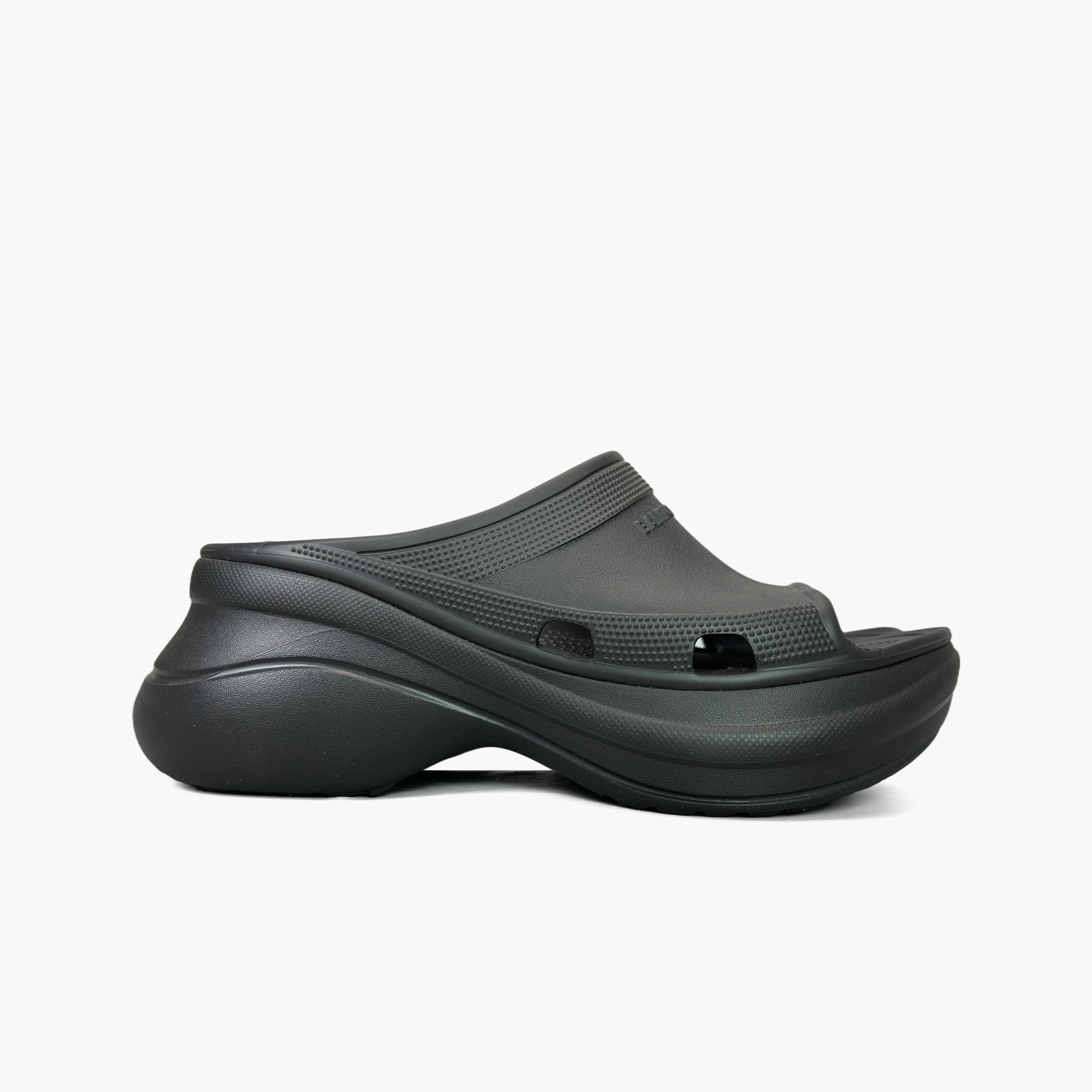 Balenciaga Balenciaga x Crocs Logo Slide Sandals Size 10 Size US 10 / EU 43 - 4 Thumbnail