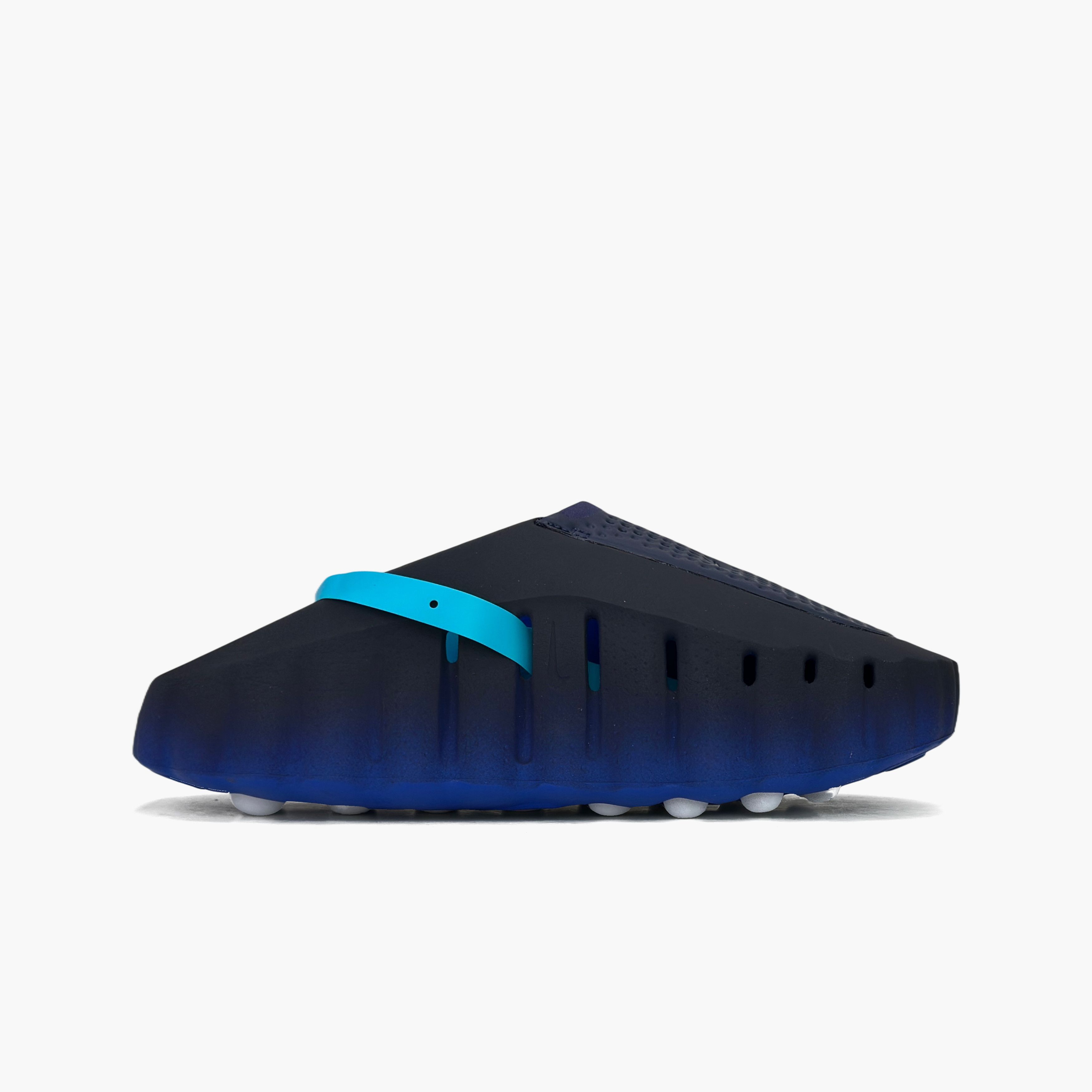 Nike Nike Mind 001 Slip Ons US 6 Size US 6 / EU 39 - 2 Thumbnail