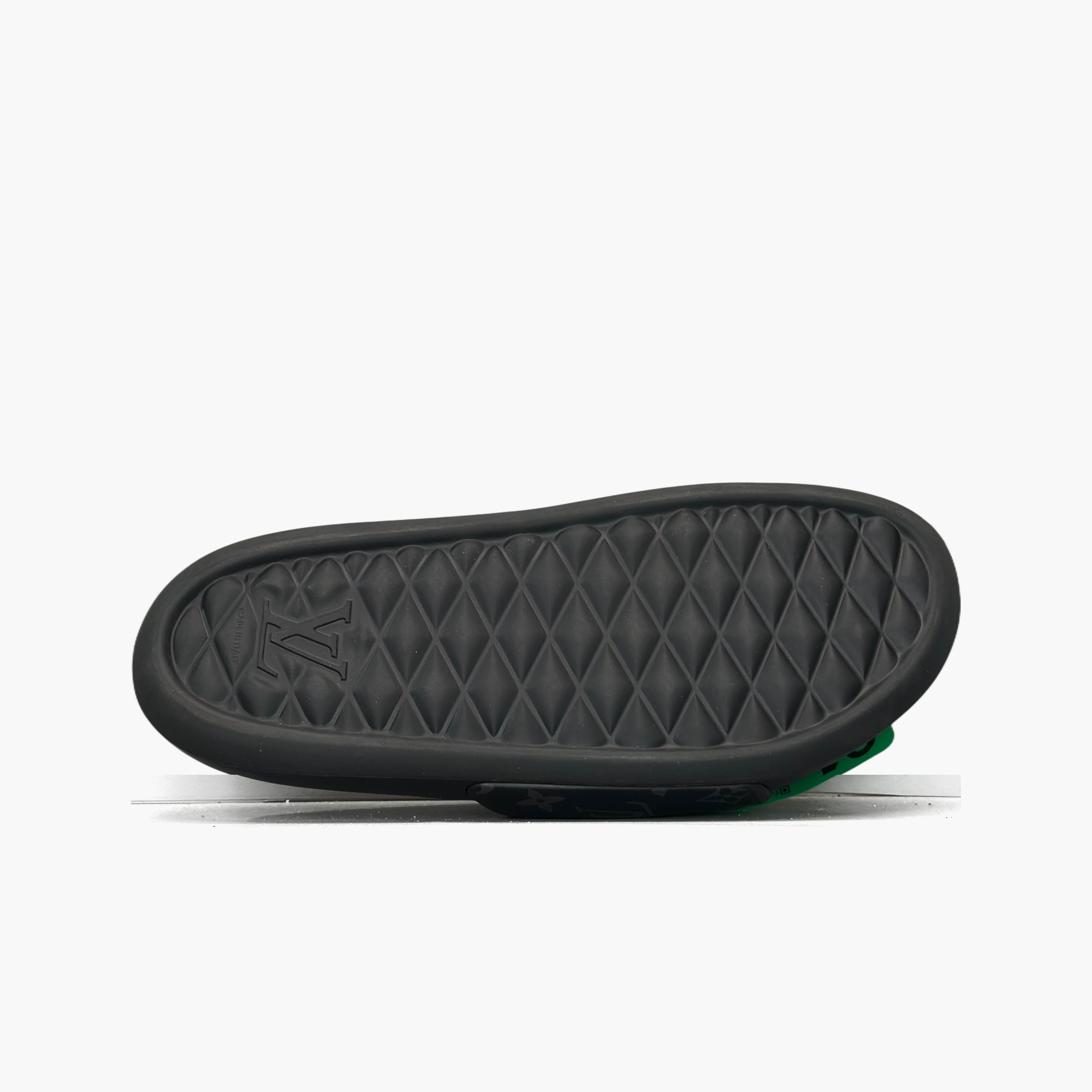 Louis Vuitton Louis Vuitton Monogram Waterfront Slides Size 9 Size US 9 / EU 42 - 7 Thumbnail