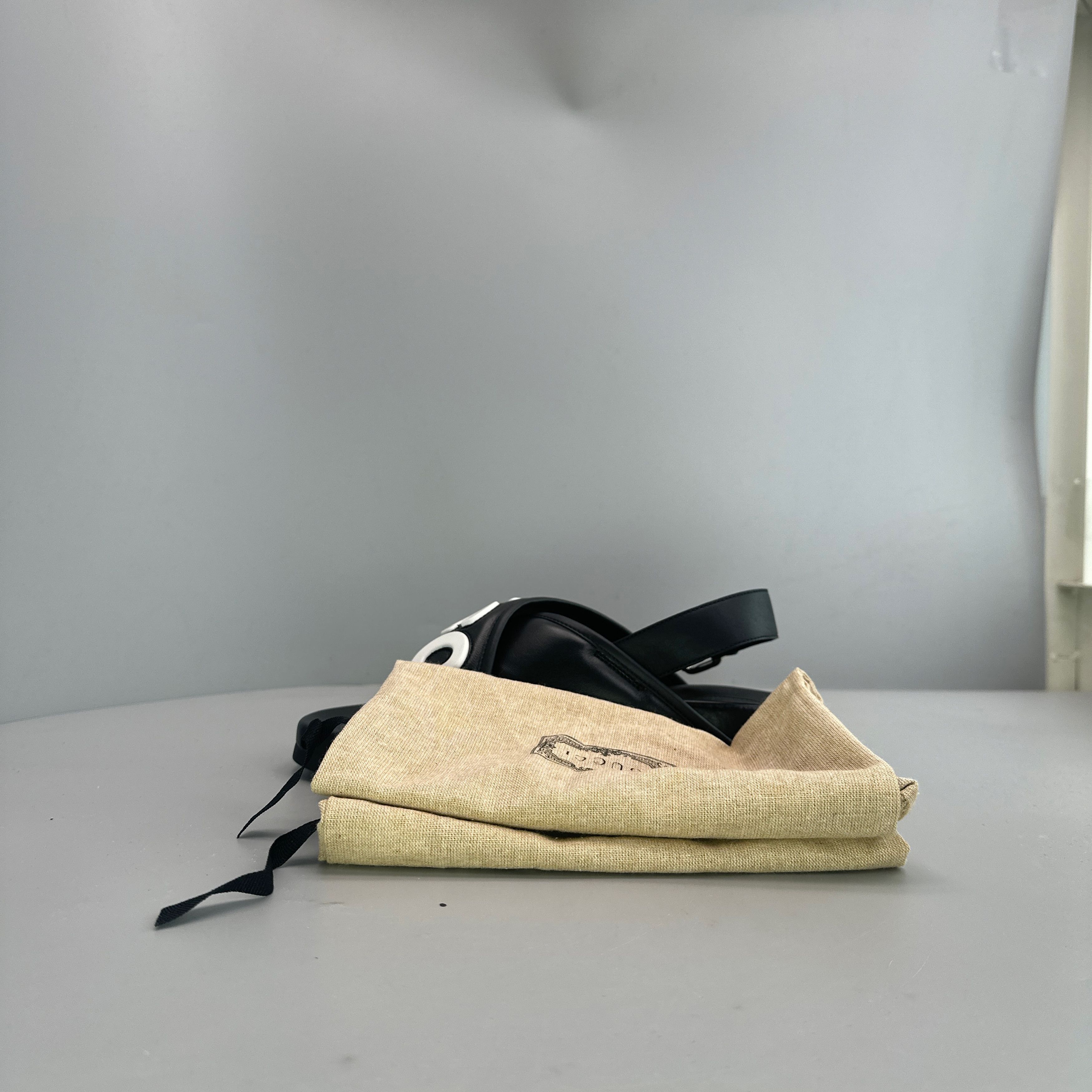 Gucci Gucci Leather Logo Sandals Size 6 Size US 6 / EU 39 - 10 Thumbnail