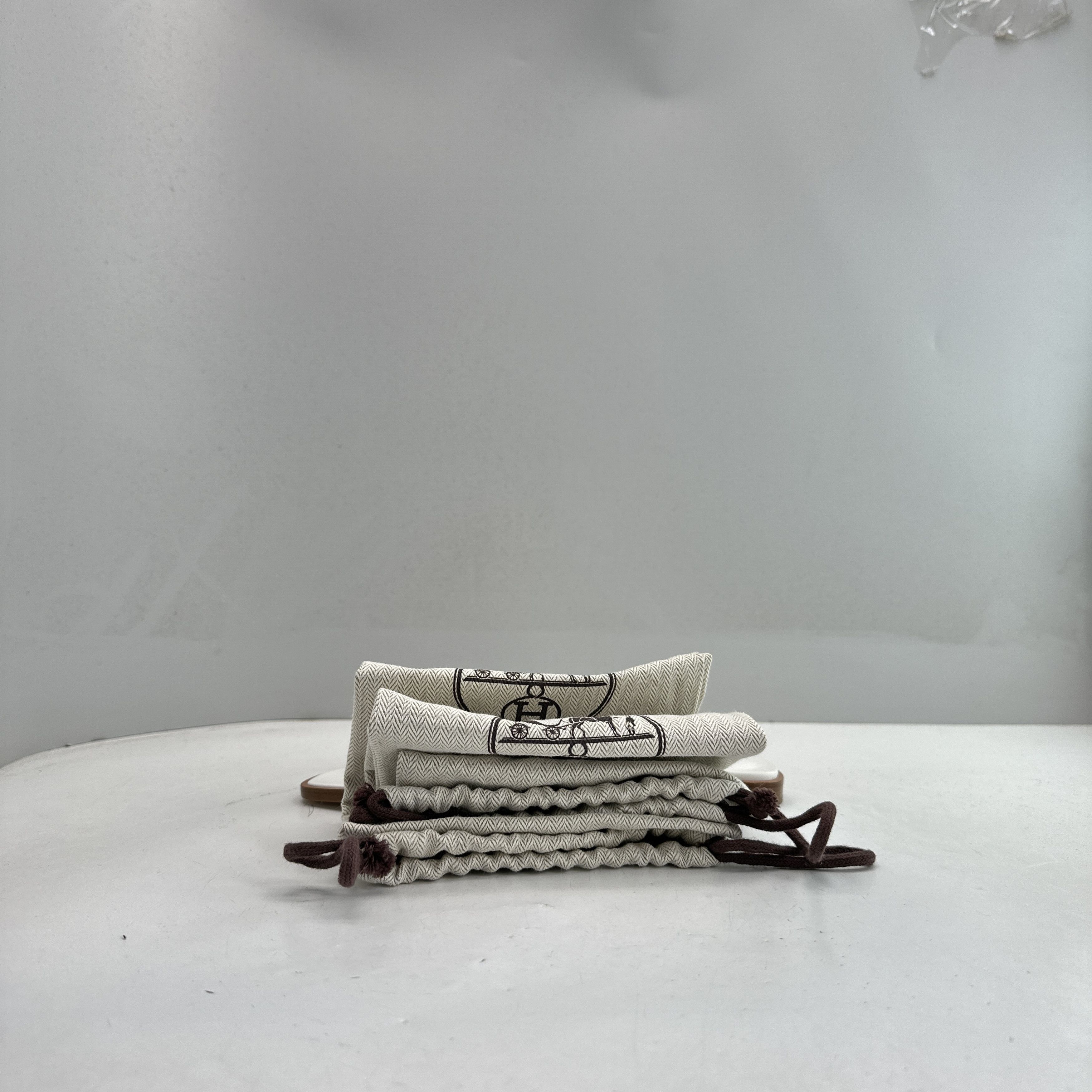 Hermes Hermes Oran Leather Sandals White Size 37 Size US 7 / IT 37 - 10 Thumbnail