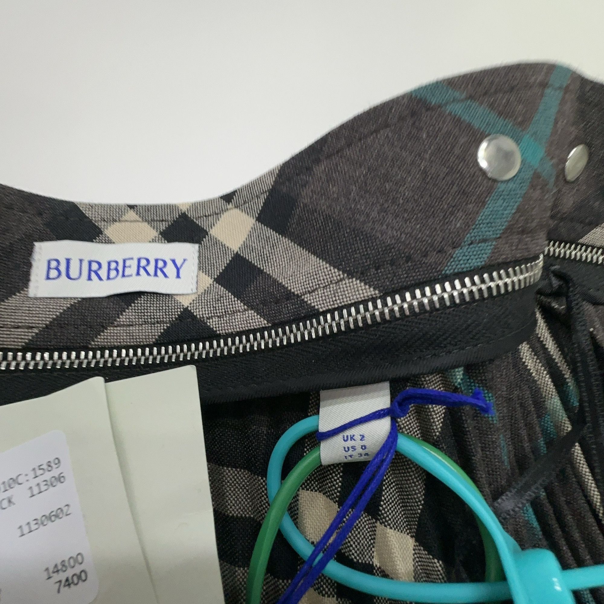 Burberry Burberry Plaid Pleated Skirt Size 34 Size 24" / US 00 / IT 34 - 2 Thumbnail
