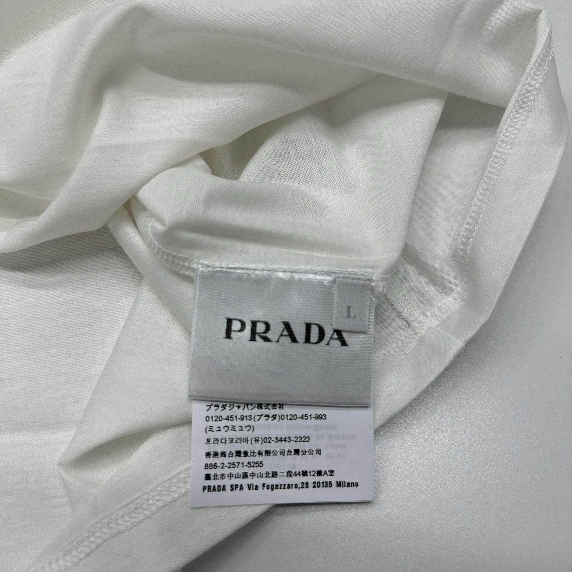 Prada Prada Pocket T-Shirt Size L Size US L / EU 52-54 / 3 - 4 Thumbnail
