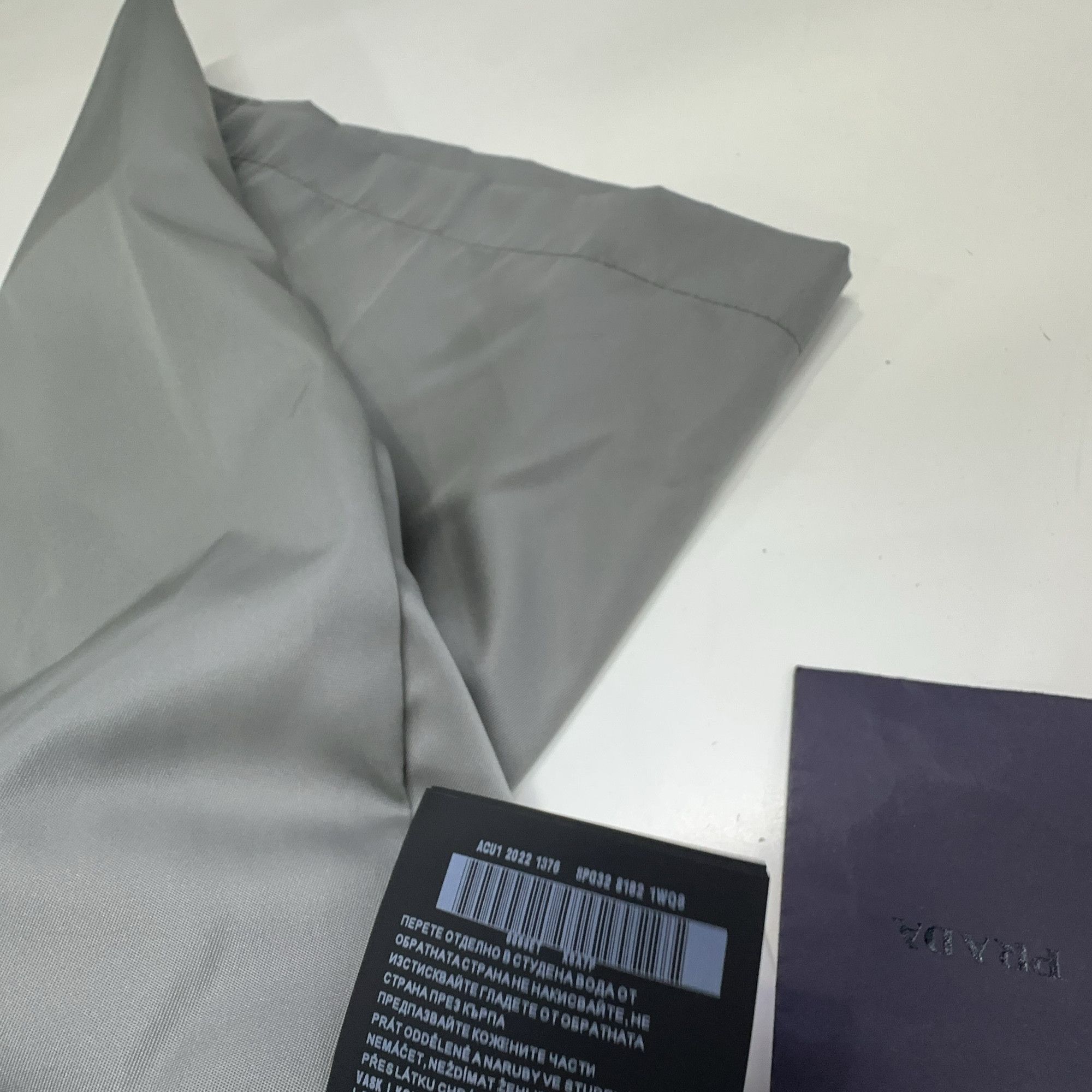 Prada Prada Re-Nylon Logo Shorts Size 46 Size US 30 / EU 46 - 9 Thumbnail