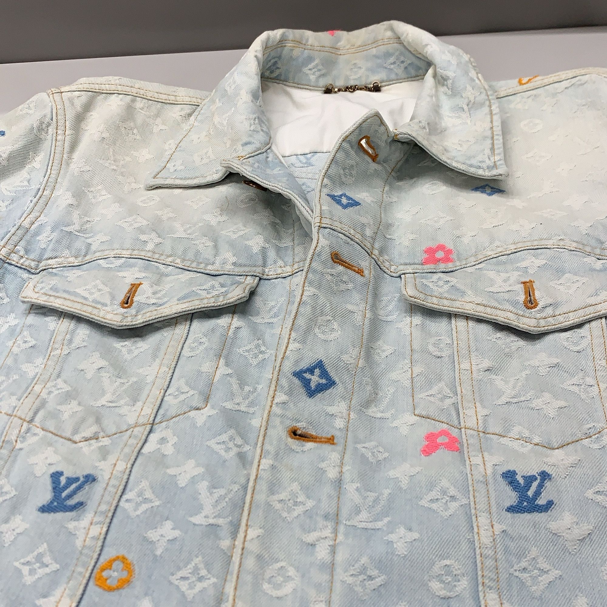 Louis Vuitton Louis Vuitton Monogram Embroidery Denim Jacket Size 46 Size US S / EU 44-46 / 1 - 6 Thumbnail