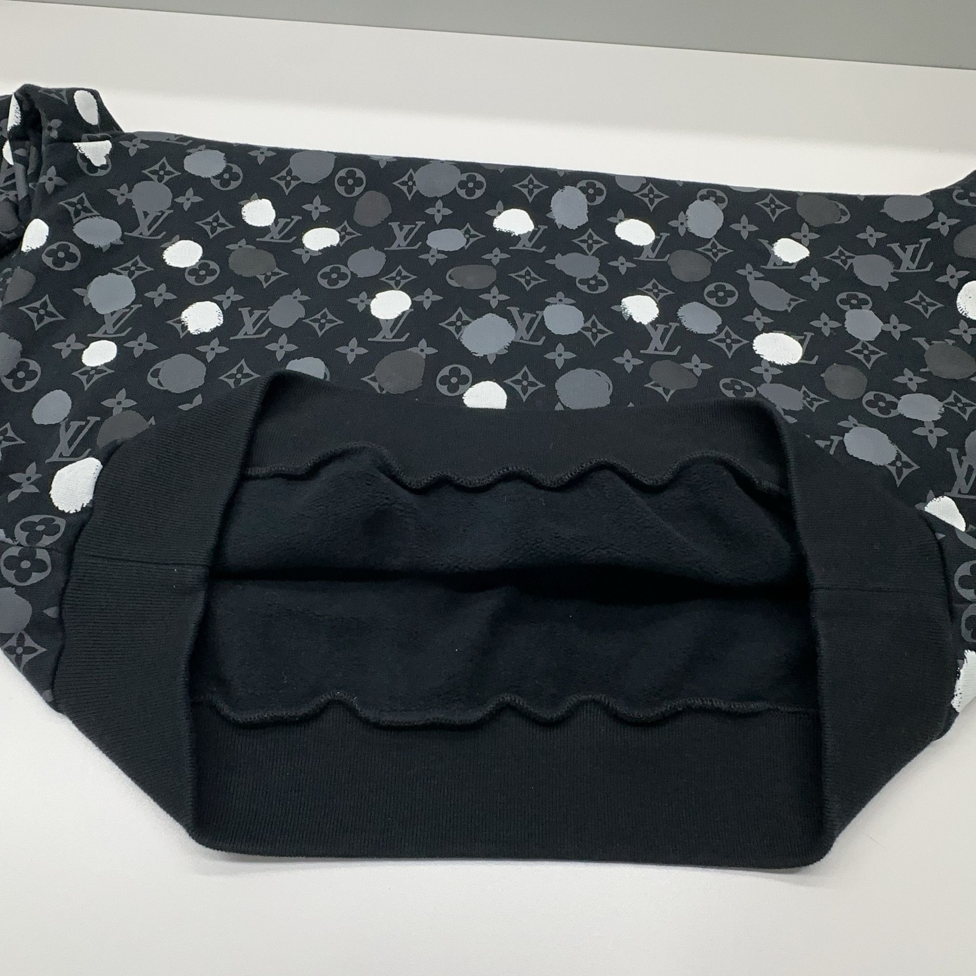Louis Vuitton Louis Vuitton x Yayoi Kusama Monogram Dot Sweatshirt Size M Size US M / EU 48-50 / 2 - 8 Thumbnail