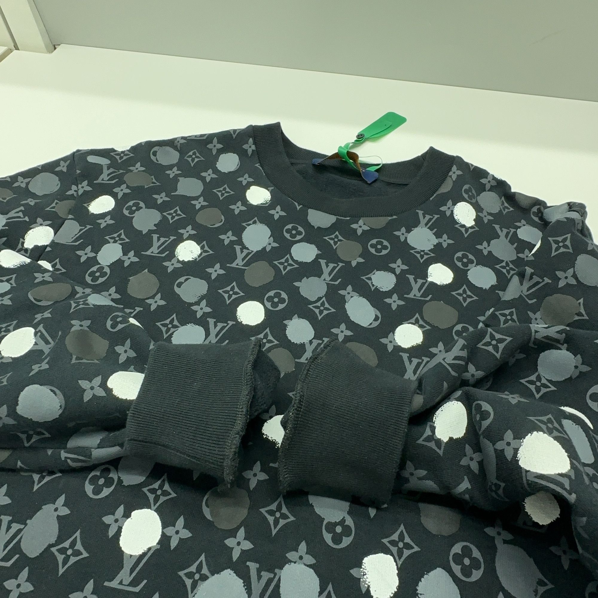 Louis Vuitton Louis Vuitton x Yayoi Kusama Monogram Dot Sweatshirt Size M Size US M / EU 48-50 / 2 - 10 Thumbnail