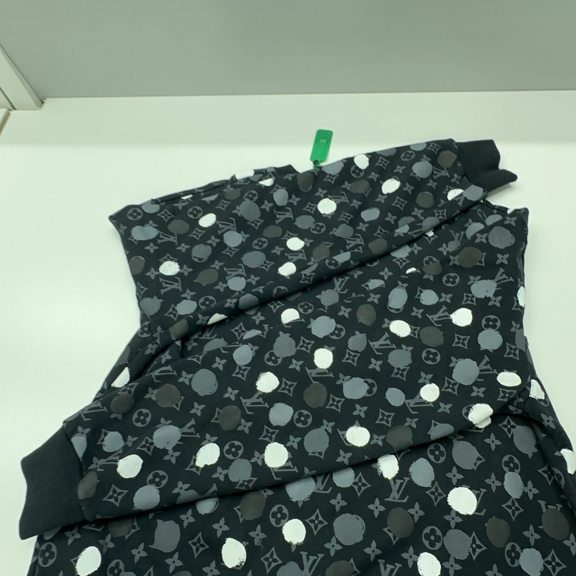 Louis Vuitton Louis Vuitton x Yayoi Kusama Monogram Dot Sweatshirt Size M Size US M / EU 48-50 / 2 - 13 Thumbnail
