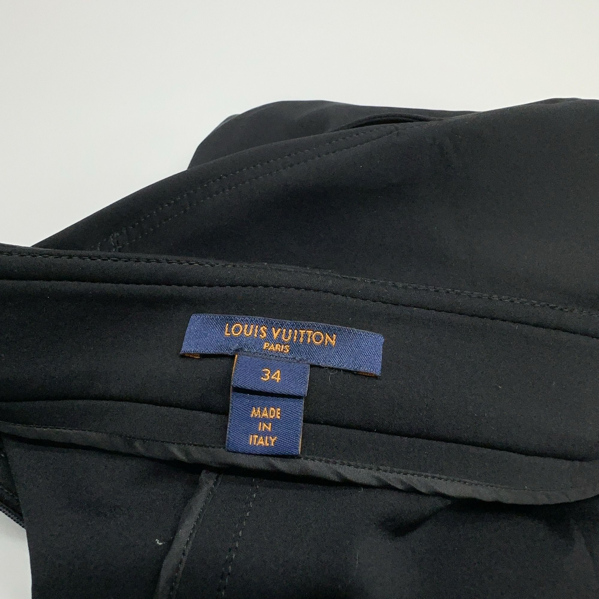 Louis Vuitton Louis Vuitton Logo Belt Mini Skirt Size 34 Size 25" / US 0 / IT 36 - 5 Thumbnail