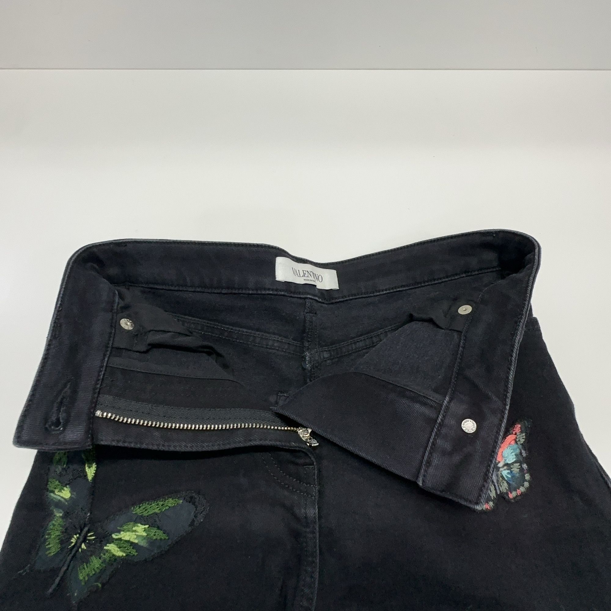 Valentino Valentino Butterfly Embroidered Denim Shorts Size 24 Size 24" / US 00 / IT 34 - 6 Thumbnail