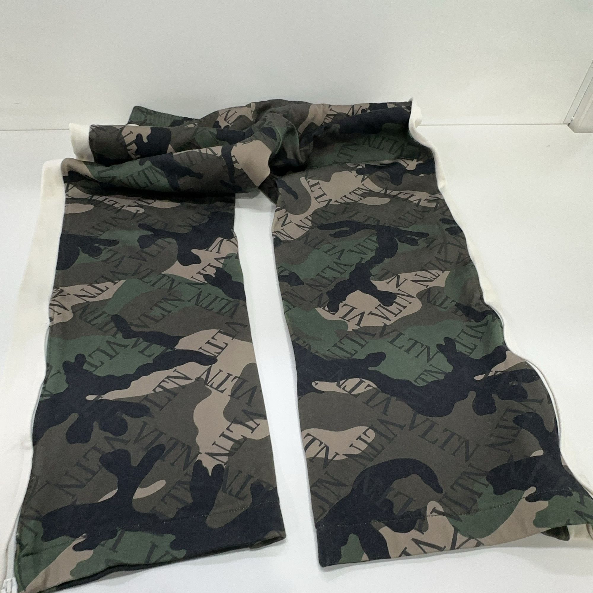 Valentino Valentino VLTN Camo Sweatpants Size S Size US 30 / EU 46 - 11 Thumbnail