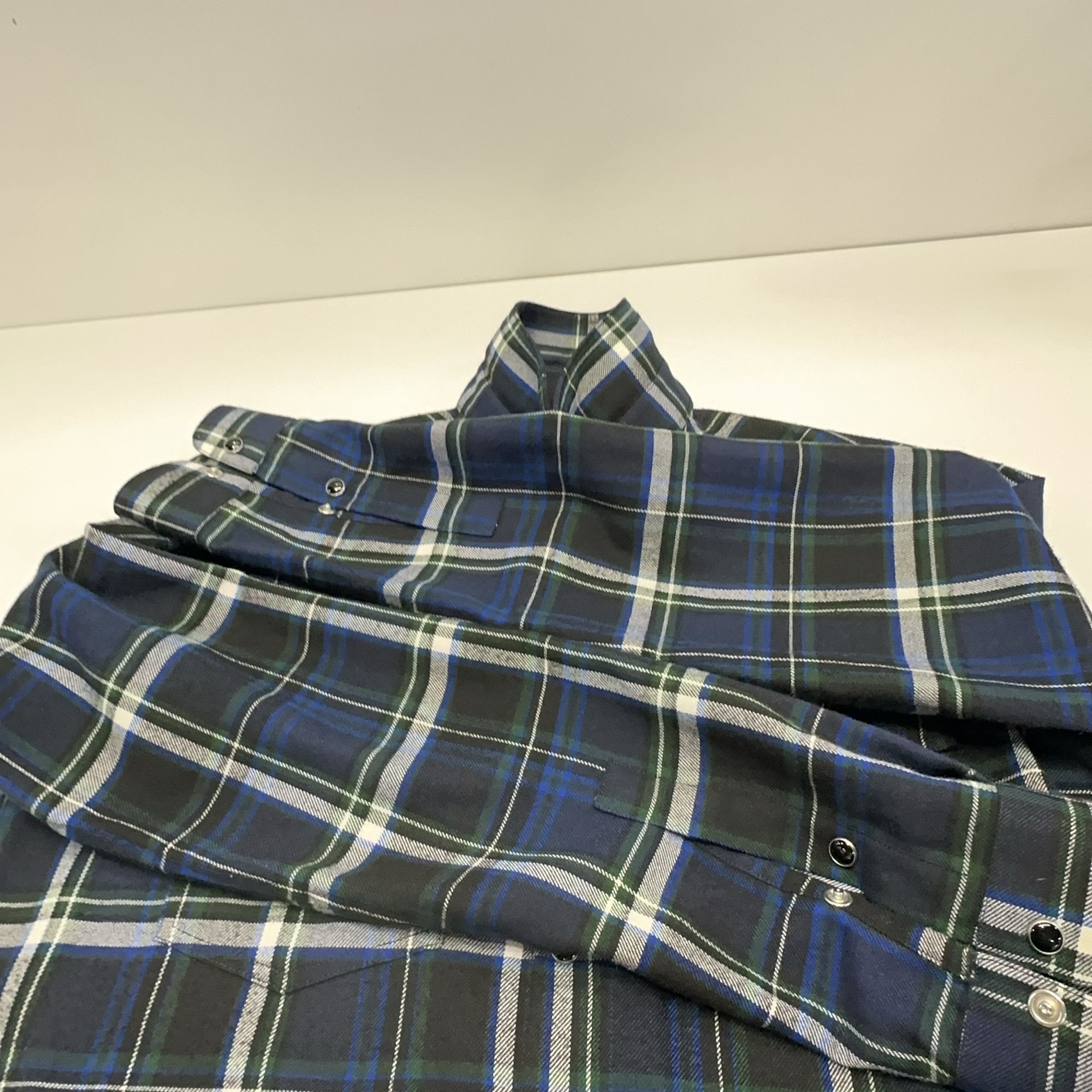 Valentino Valentino Sequin Patch Plaid Shirt Size S Size US S / EU 44-46 / 1 - 8 Thumbnail