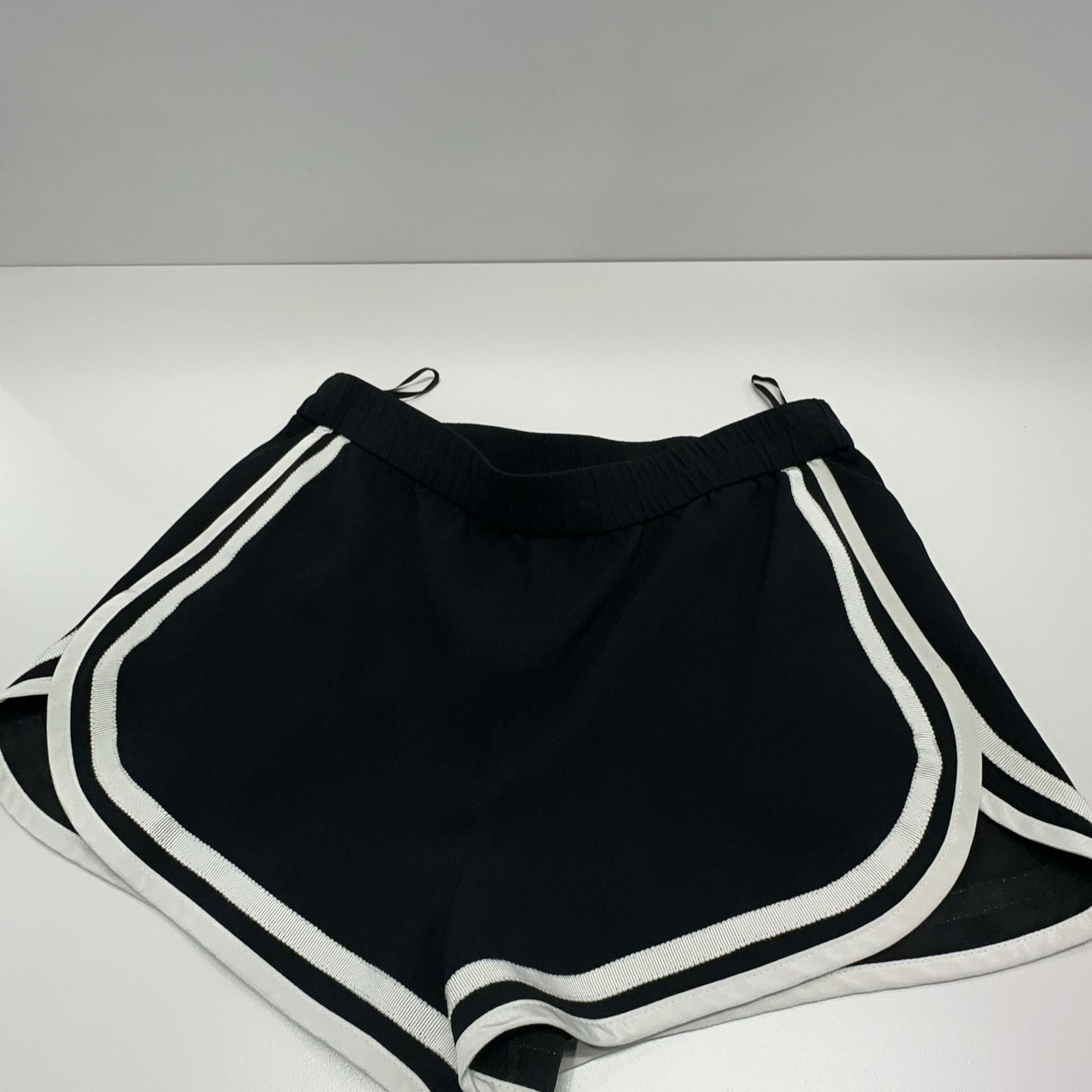 RED Valentino Red Valentino Striped Trim Shorts Size 40 Size 27" / US 4 / IT 40 - 6 Thumbnail