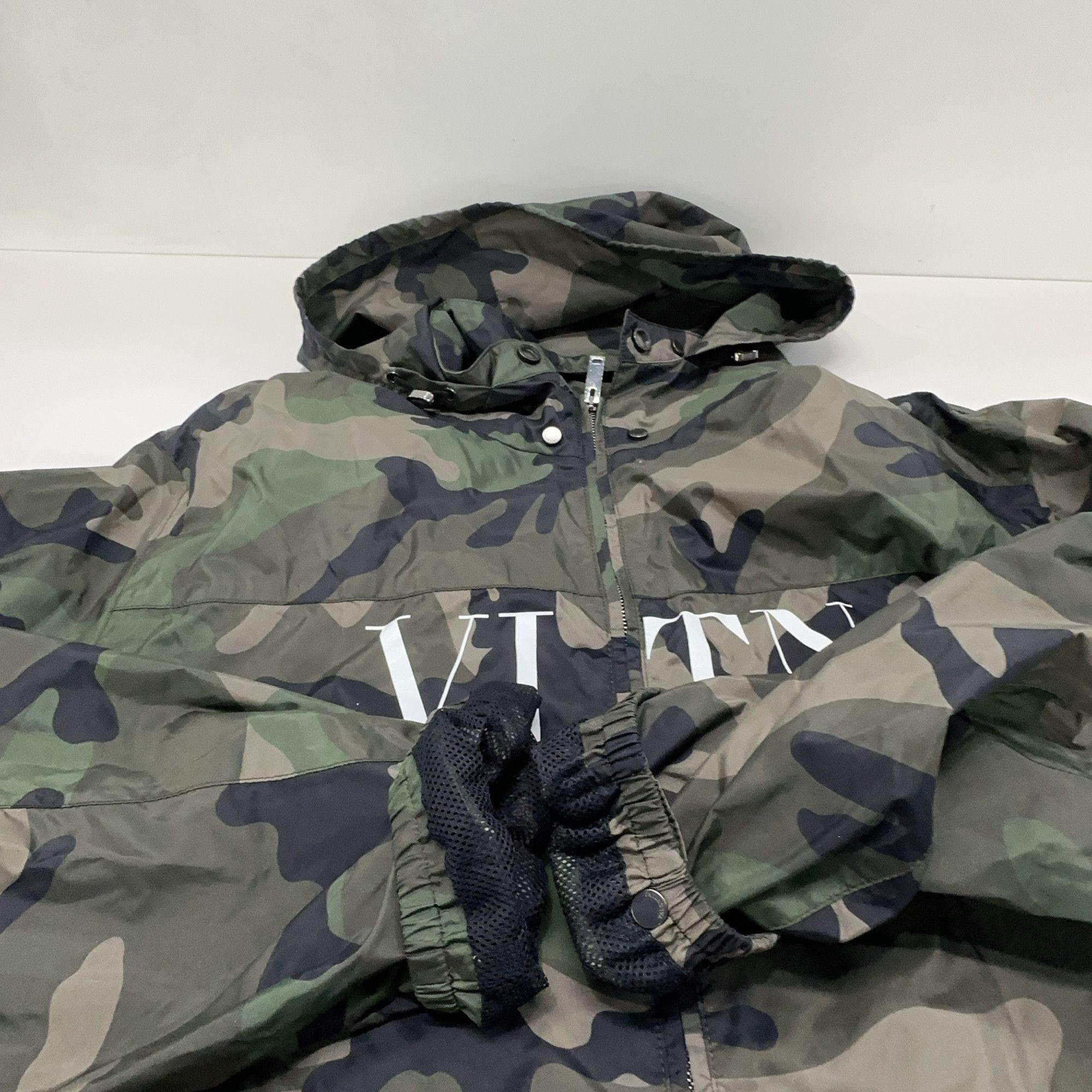 Valentino Valentino Camouflage VLTN Light Jacket Size L Size US L / EU 52-54 / 3 - 9 Thumbnail
