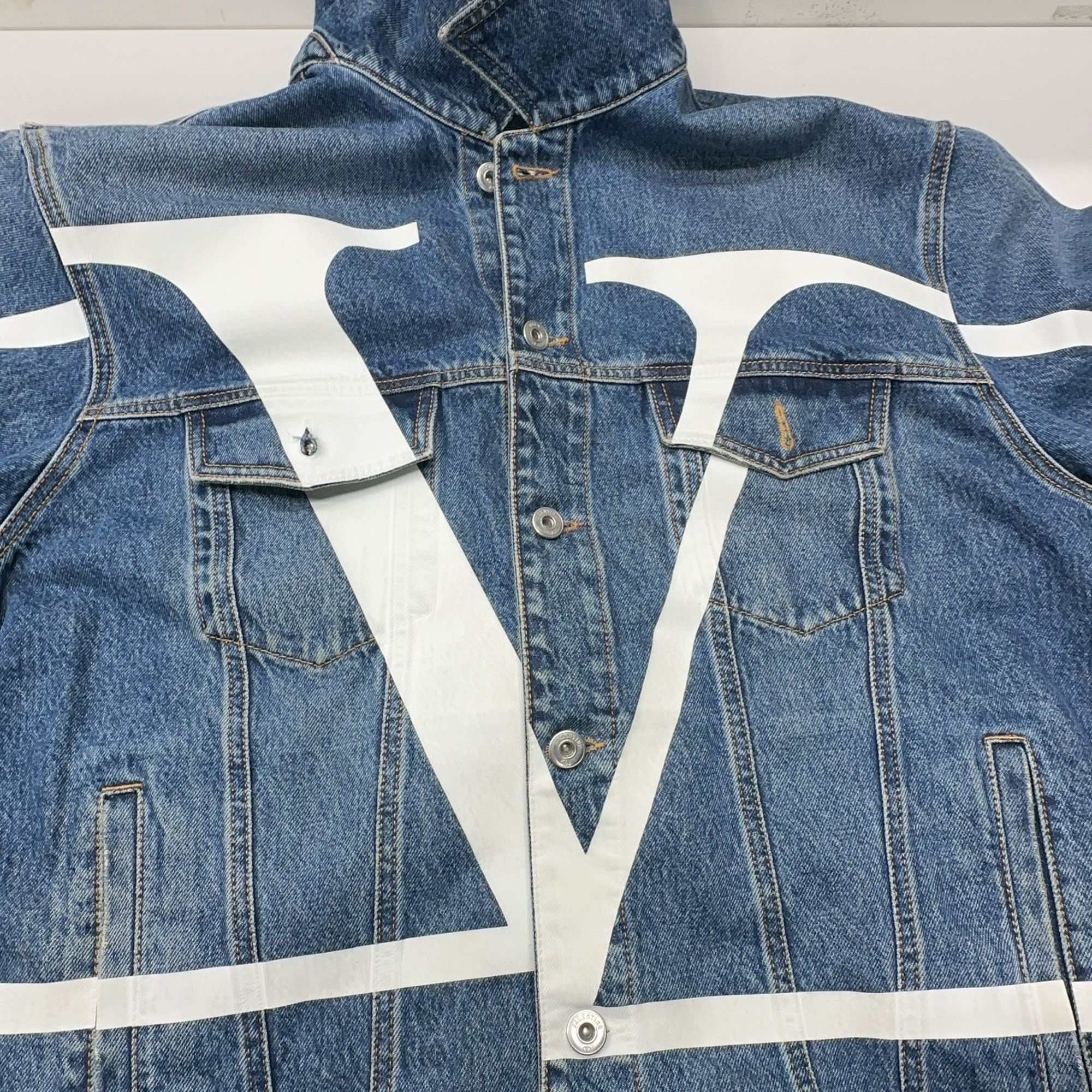Valentino Valentino VLogo Denim Jacket Size M Size US M / EU 48-50 / 2 - 7 Thumbnail